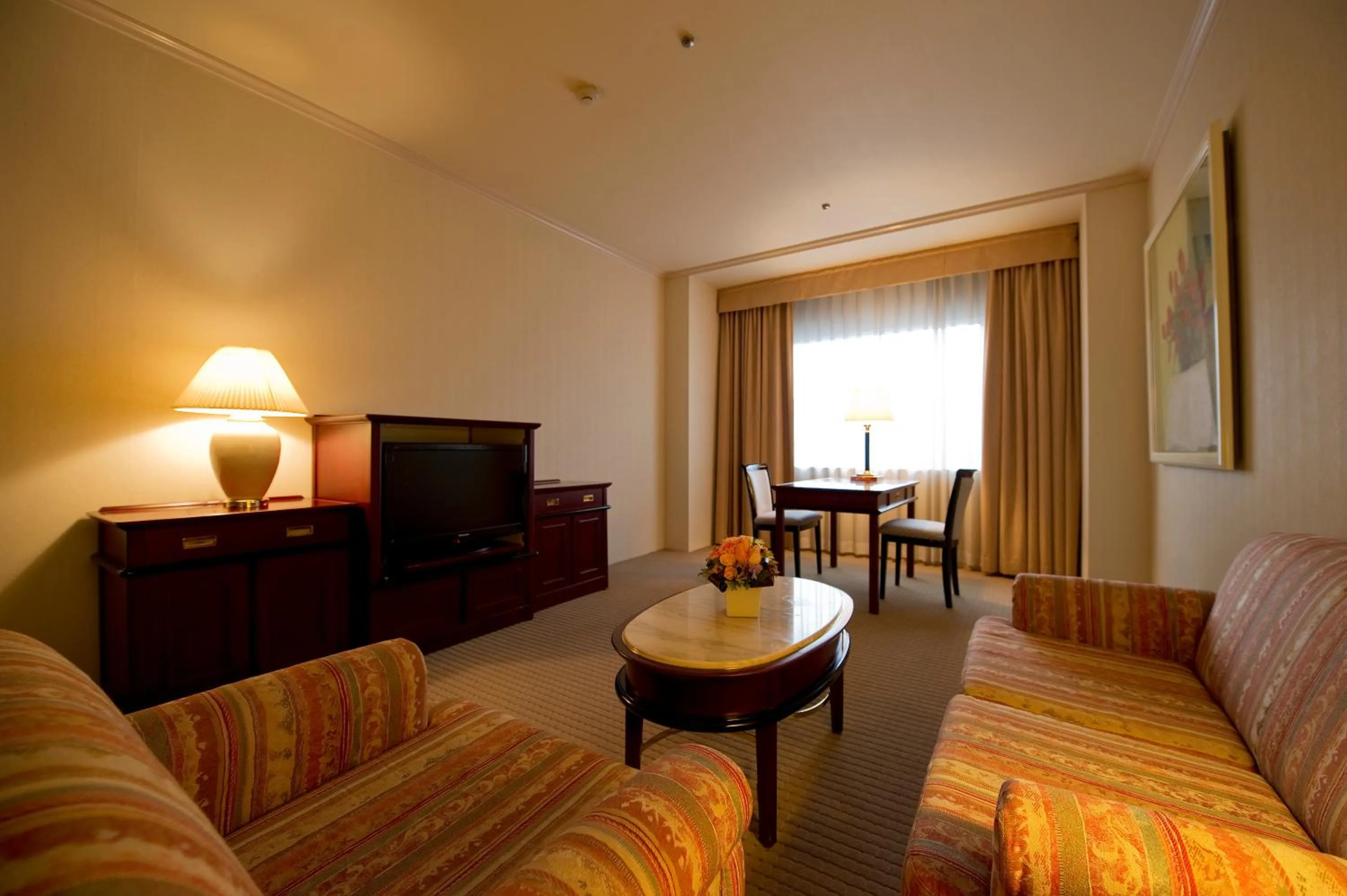 Living room, Bed in Loisir Hotel Toyohashi