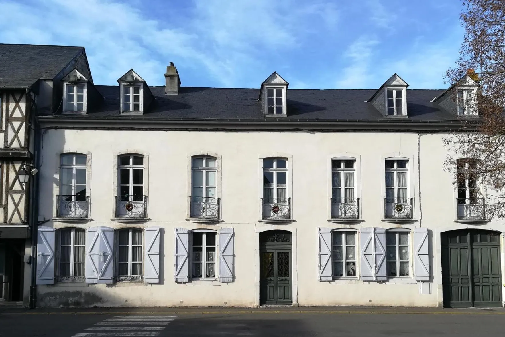 Property building in Le Clos Sainte Foy