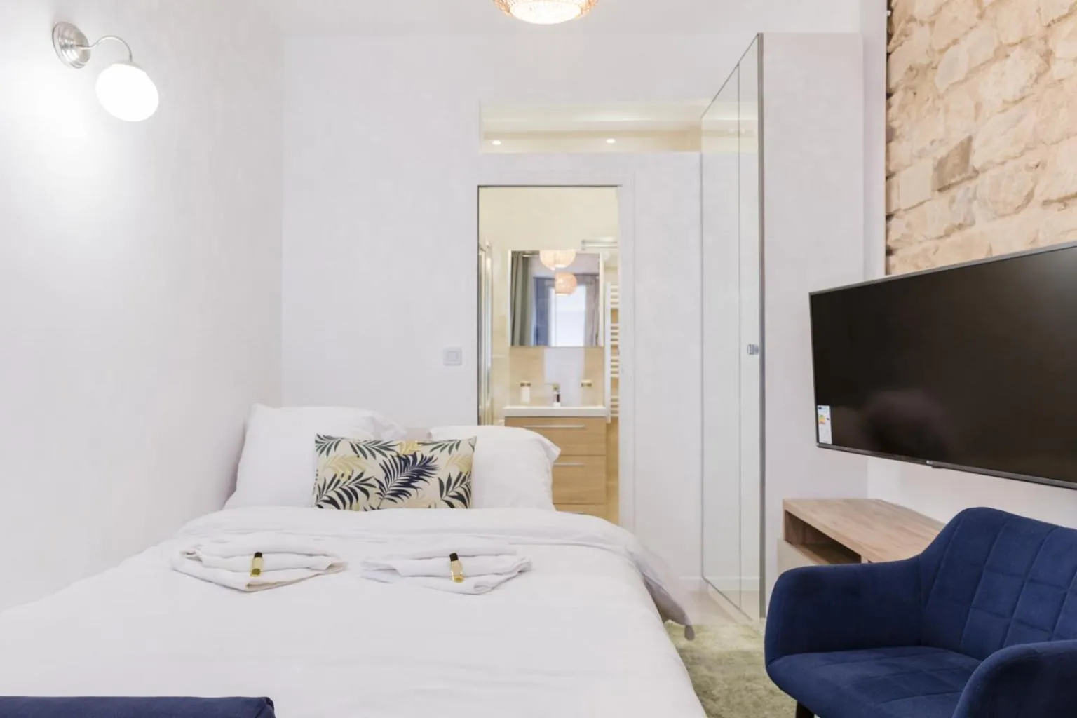 Studio near Le Moulin Rouge and Montmartre