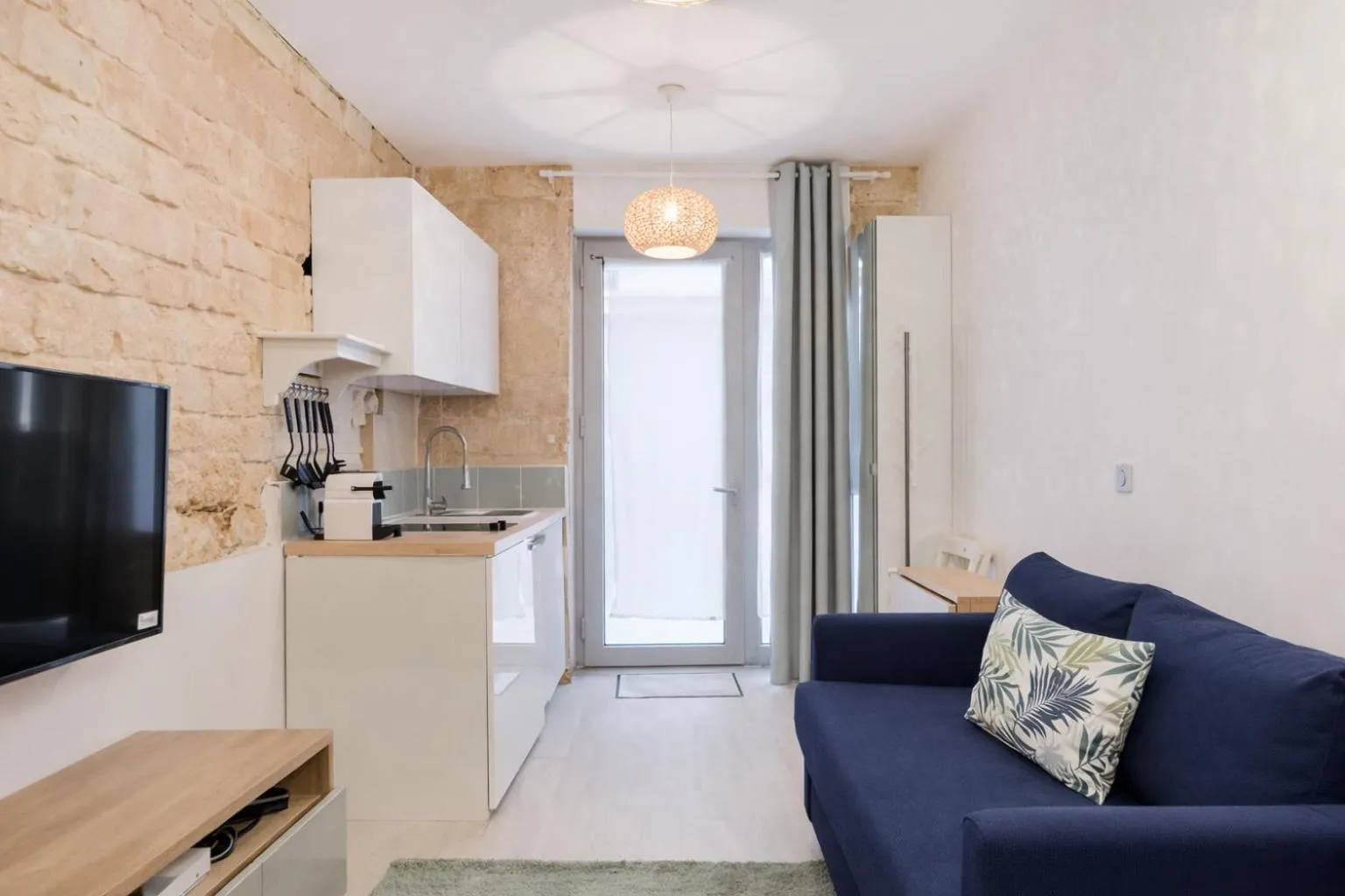 Studio near Le Moulin Rouge and Montmartre