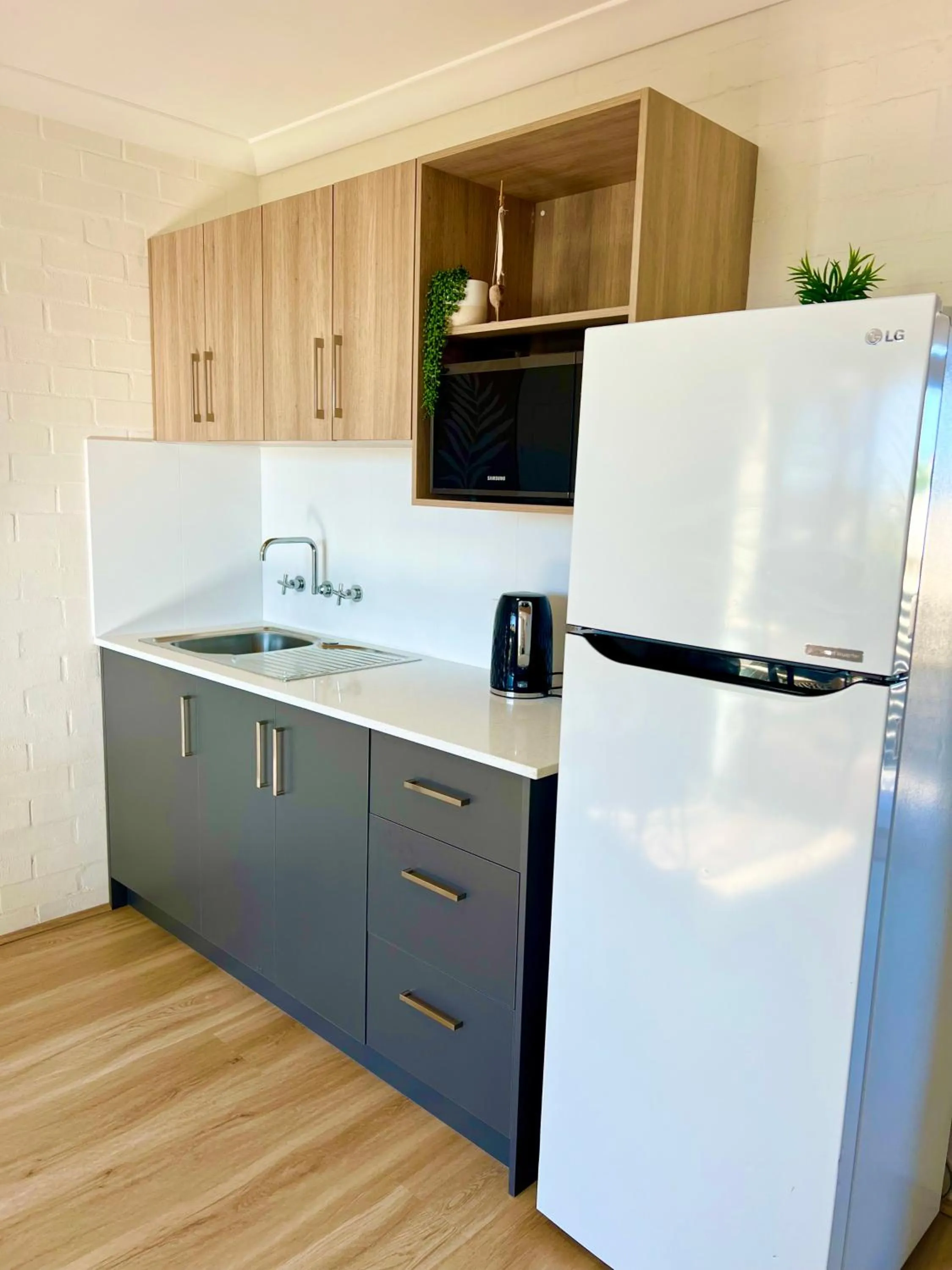 Kitchen or kitchenette in Sails Motel Geraldton