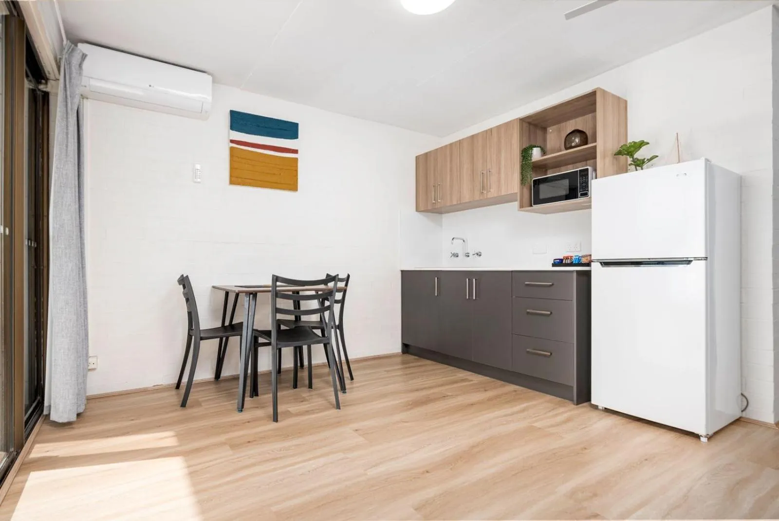 Kitchen or kitchenette in Sails Motel Geraldton