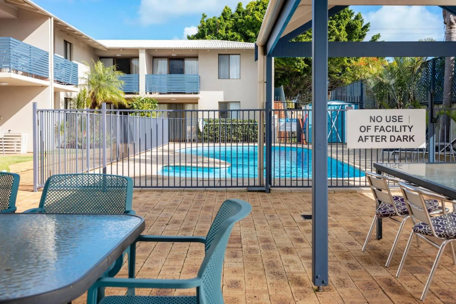 Swimming pool in Sails Motel Geraldton