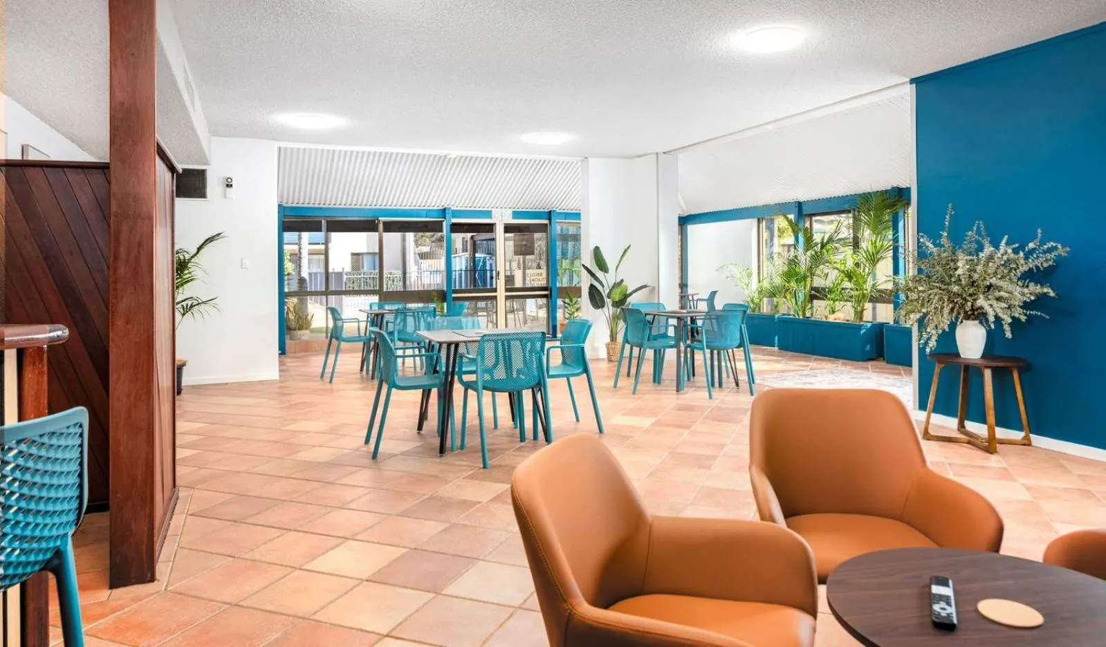 Communal lounge/ TV room in Sails Motel Geraldton