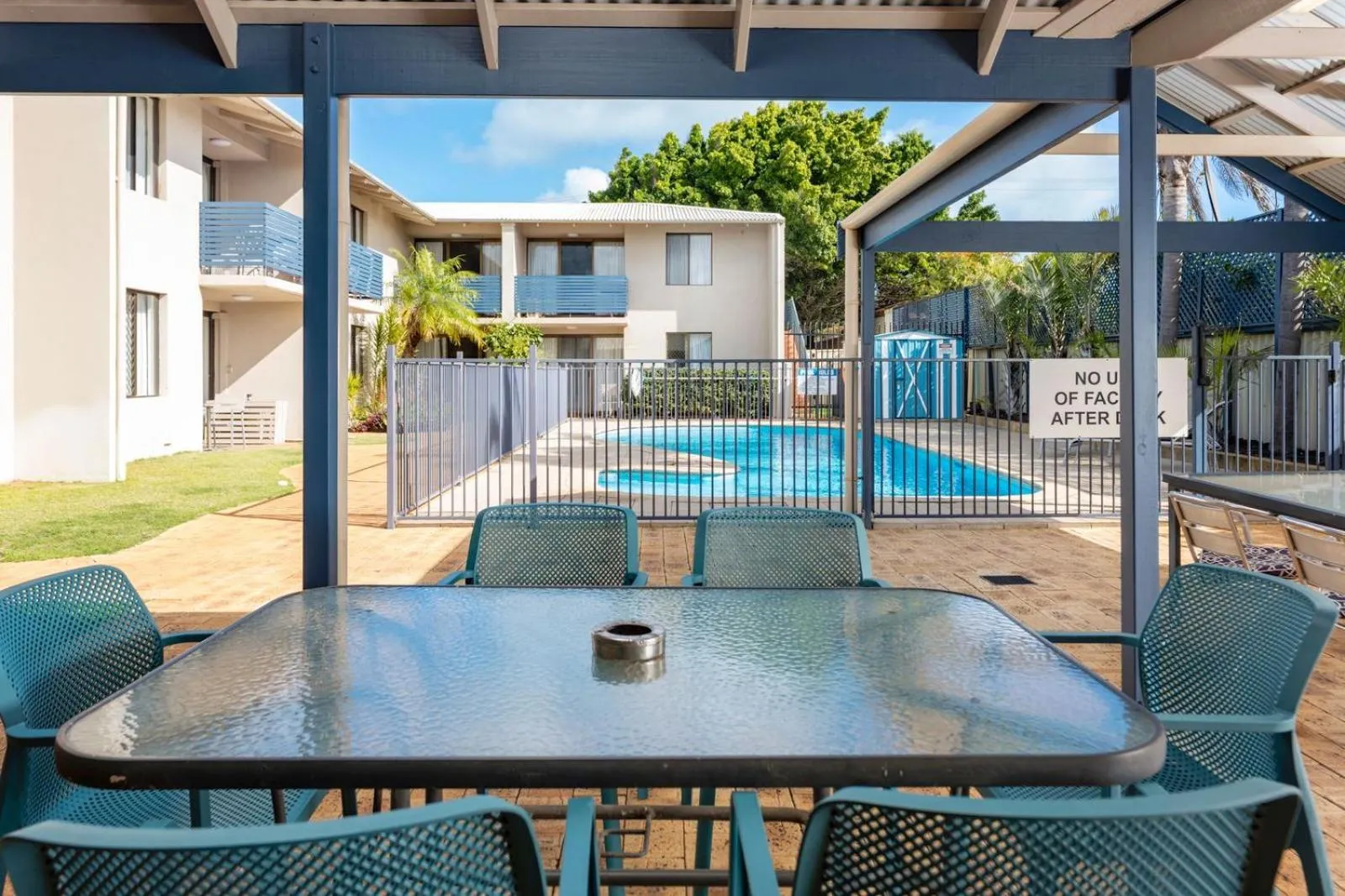 Swimming pool in Sails Motel Geraldton