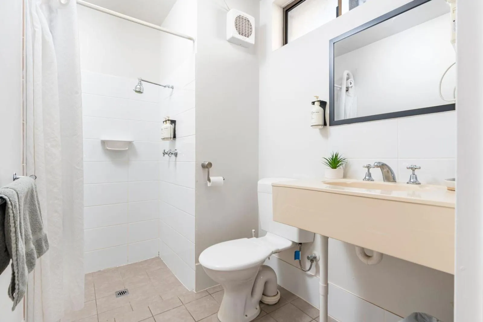 Bathroom in Sails Motel Geraldton