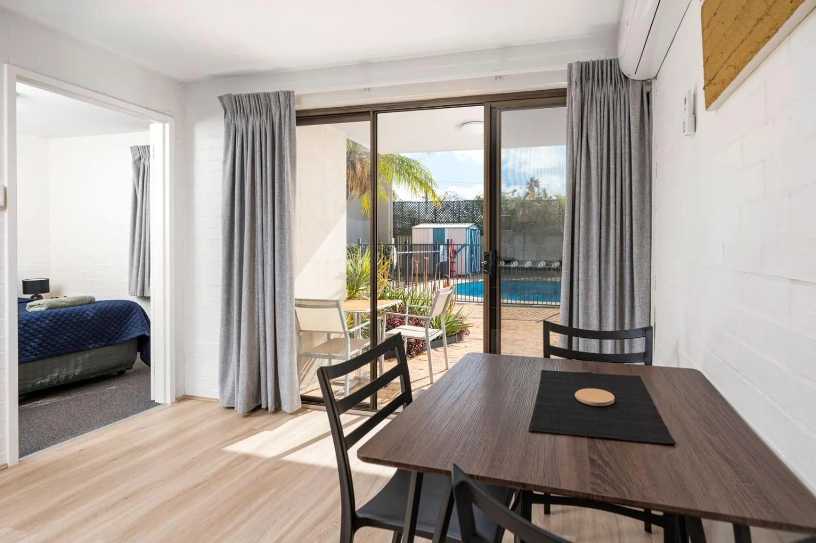 View (from property/room), Bed in Sails Motel Geraldton