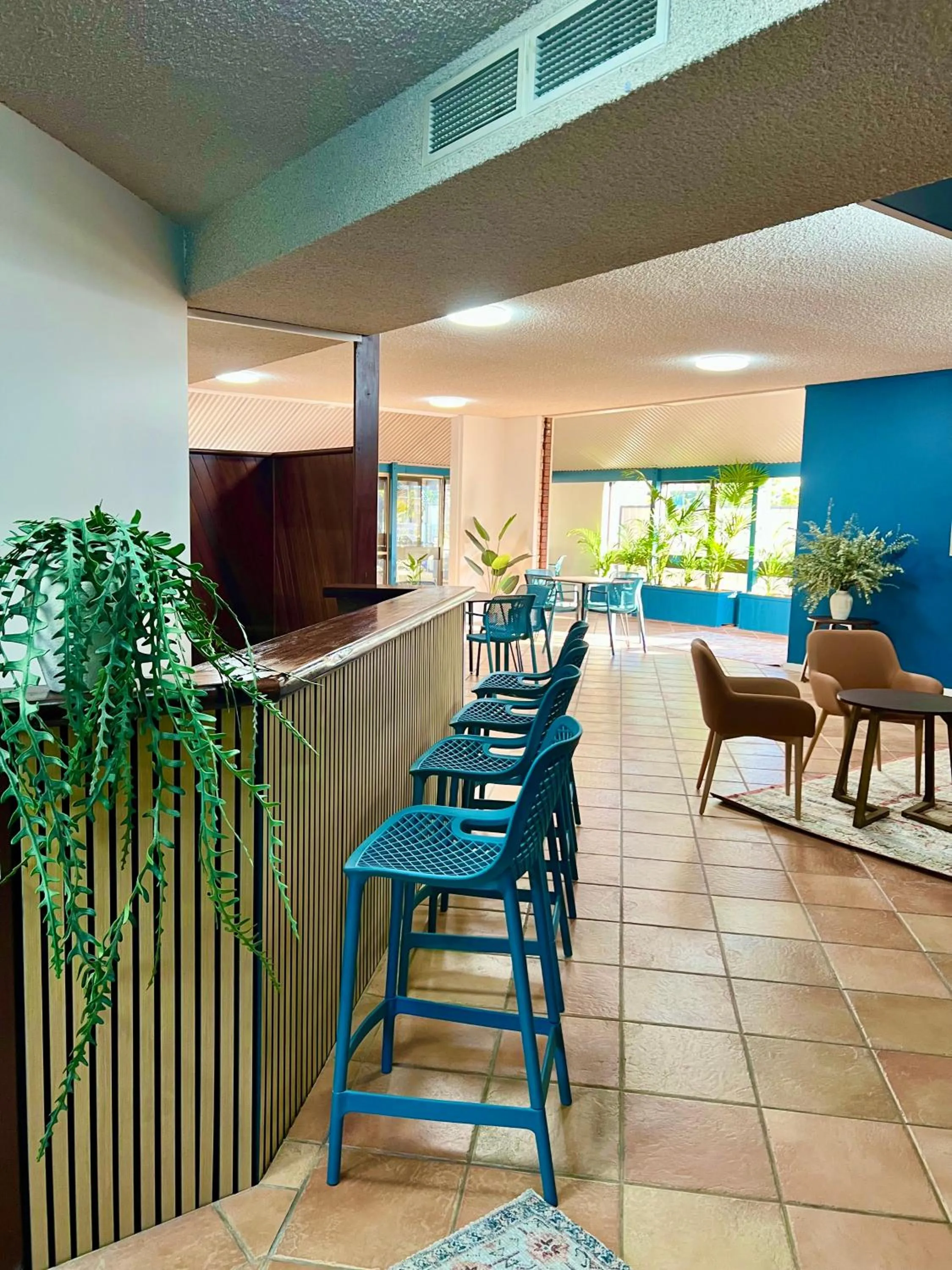 Communal lounge/ TV room in Sails Motel Geraldton