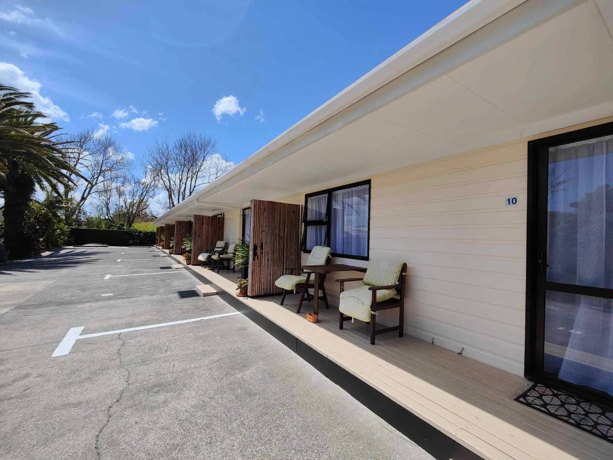 Parking in Opononi Lighthouse Motel