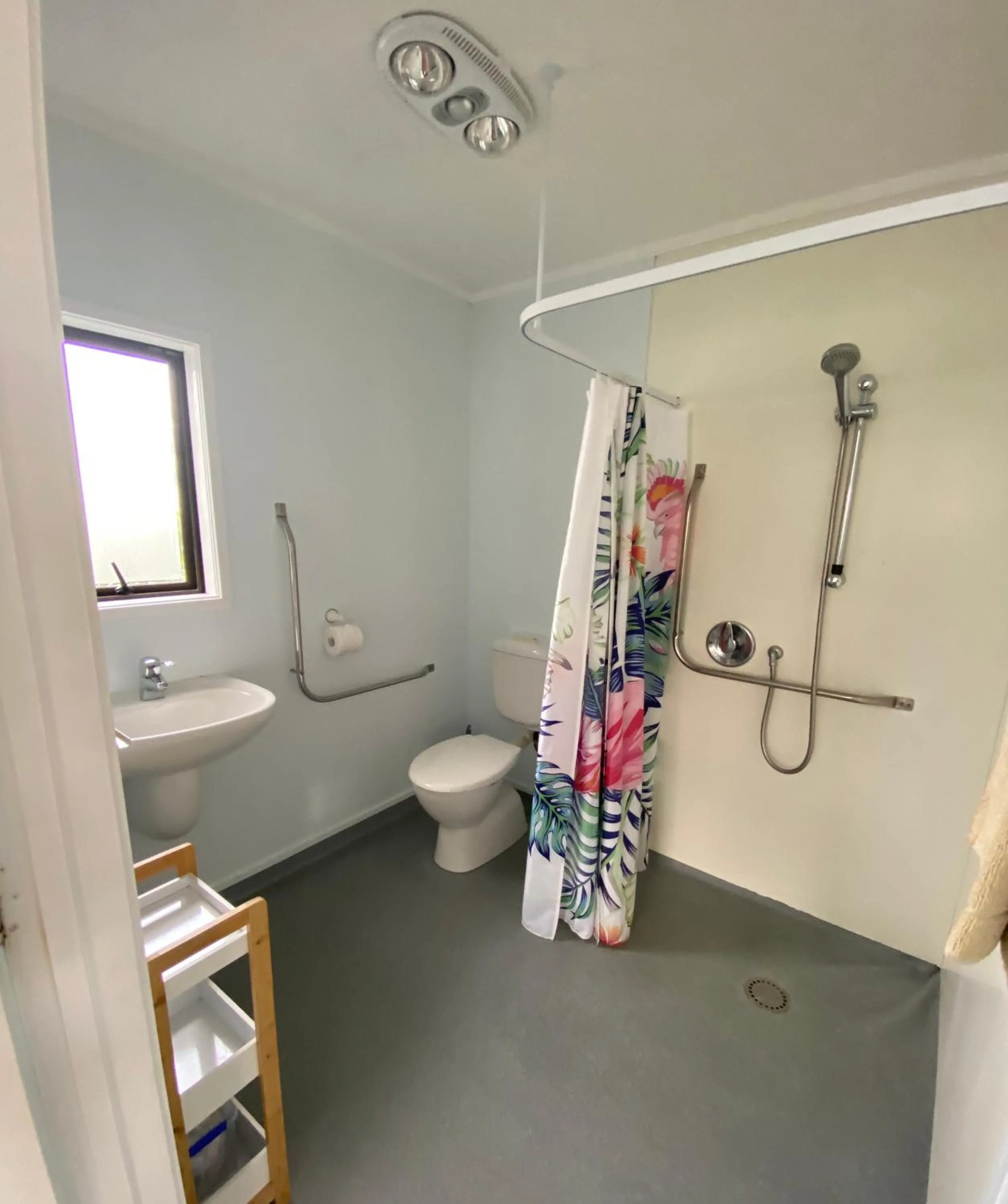 Toilet in Opononi Lighthouse Motel