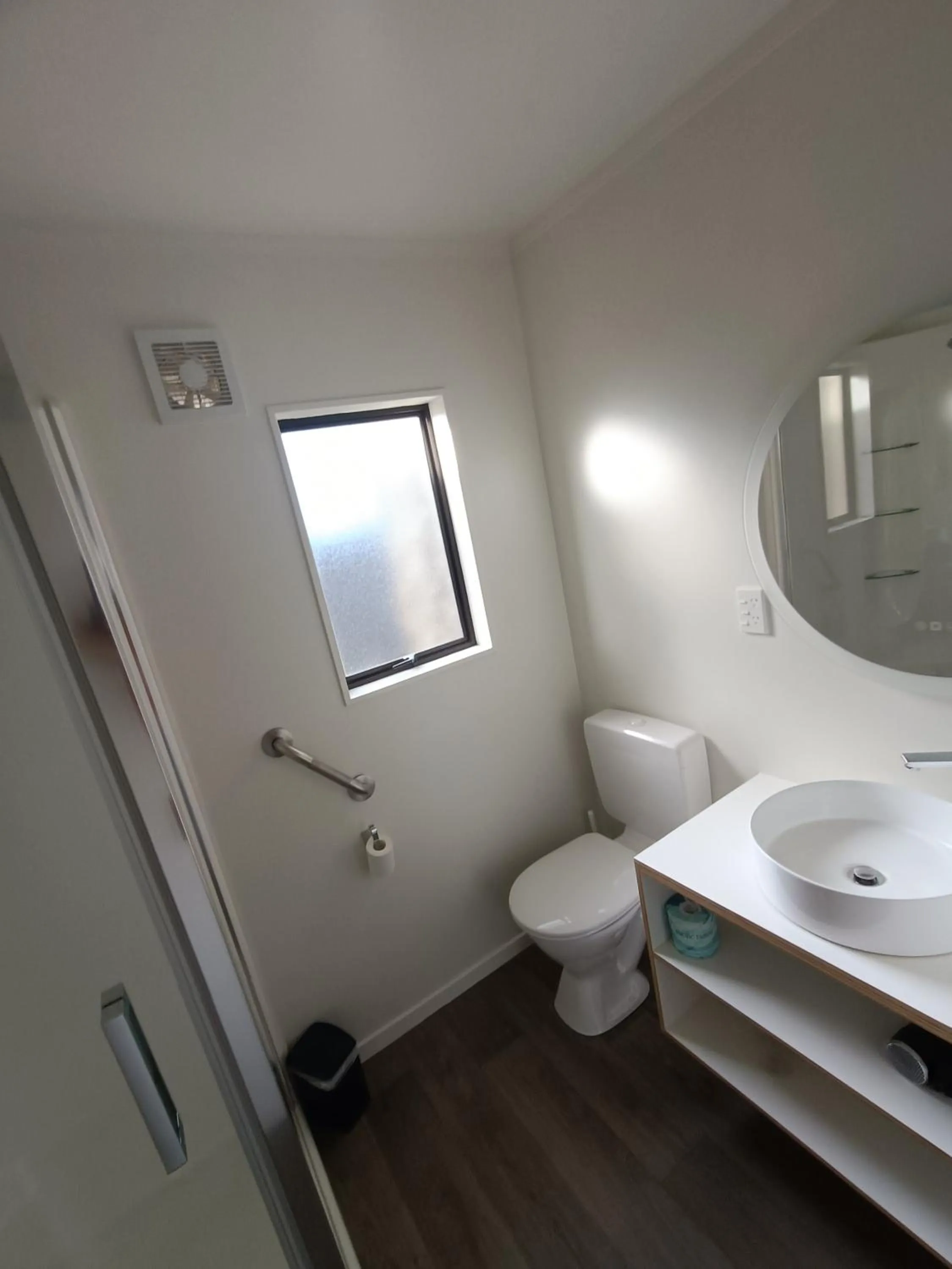 Bathroom in Opononi Lighthouse Motel