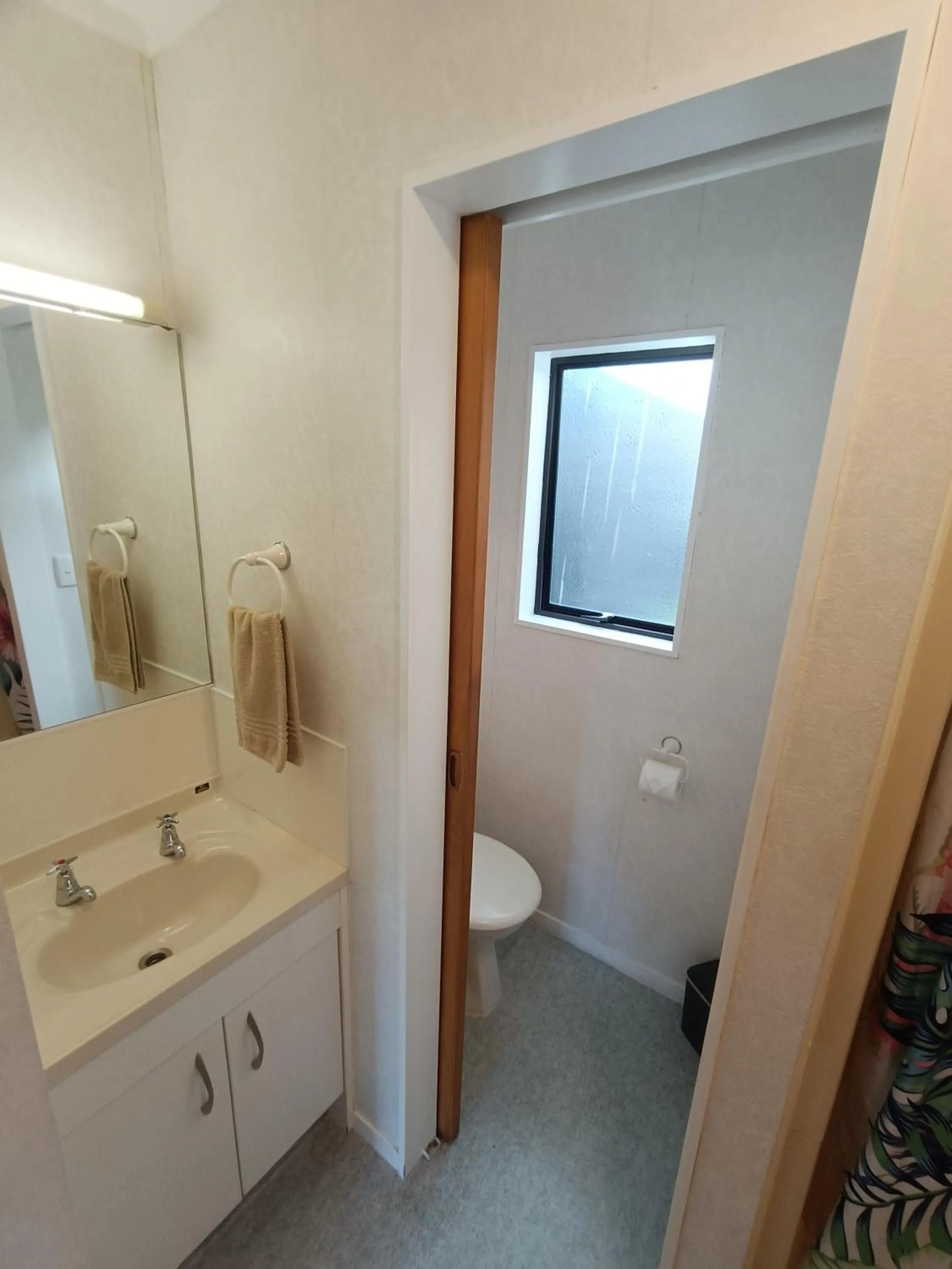 Bathroom in Opononi Lighthouse Motel