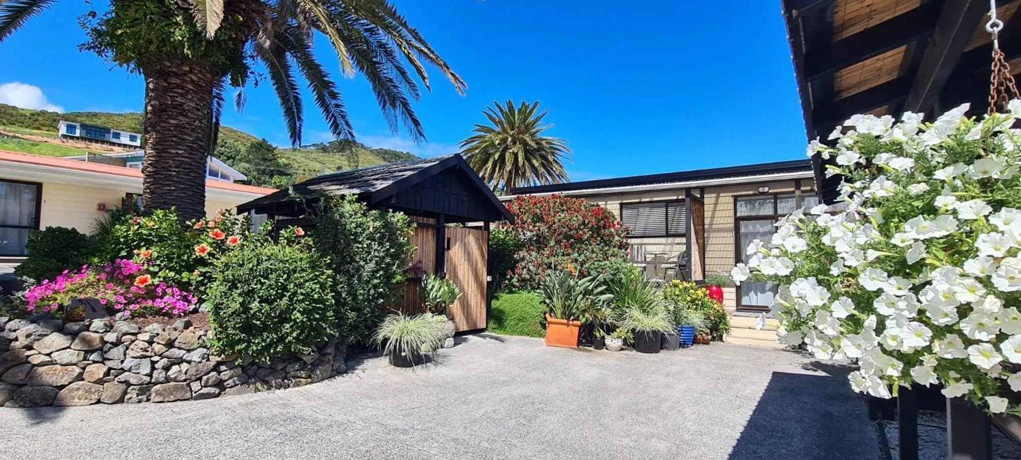 Parking in Opononi Lighthouse Motel