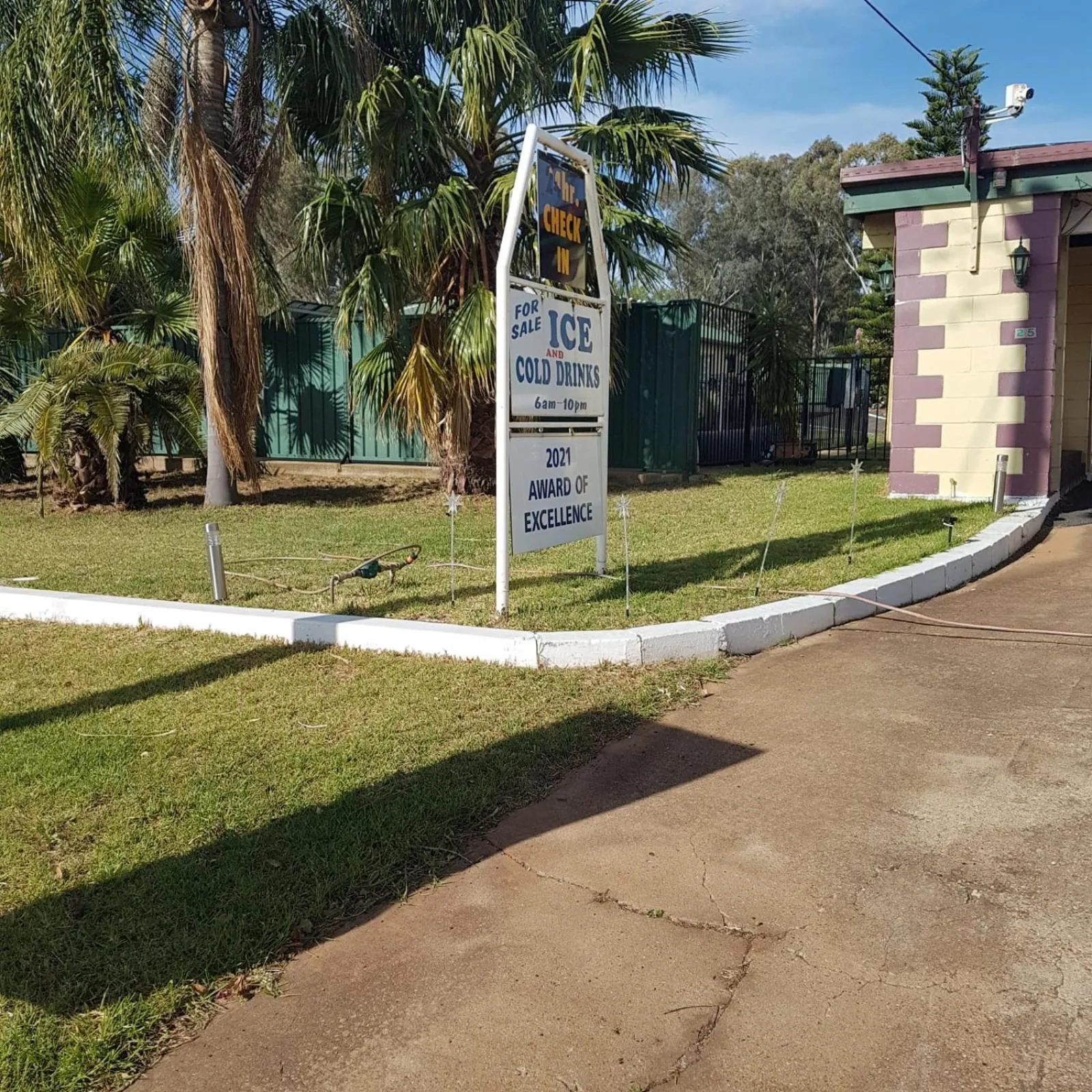 Golden Peak Motel PeakHill