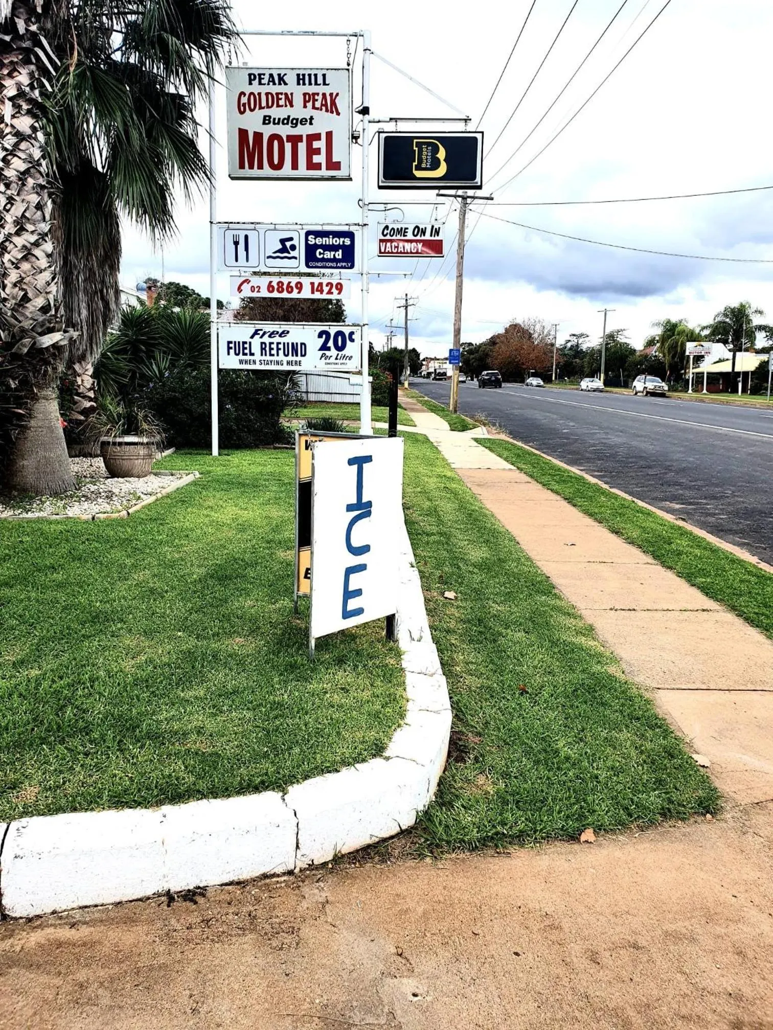 Golden Peak Motel PeakHill