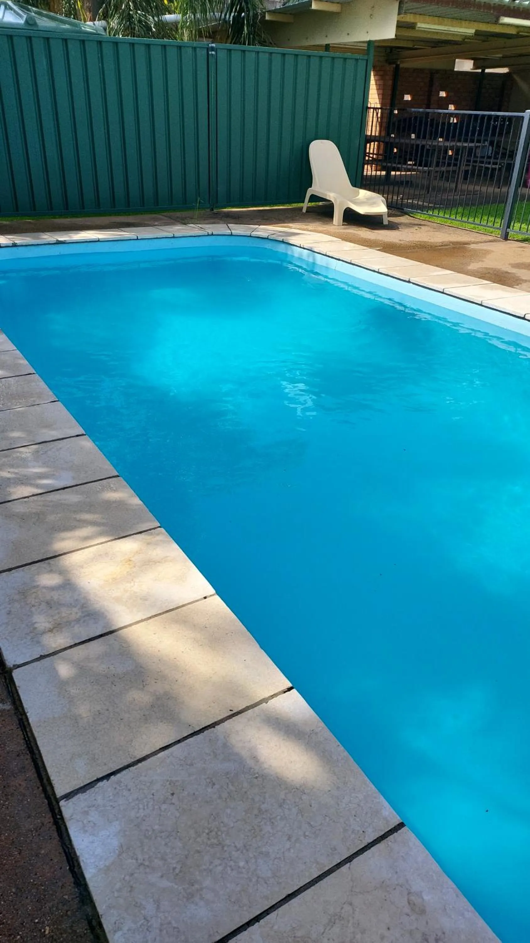 Swimming pool in Golden Peak Motel PeakHill