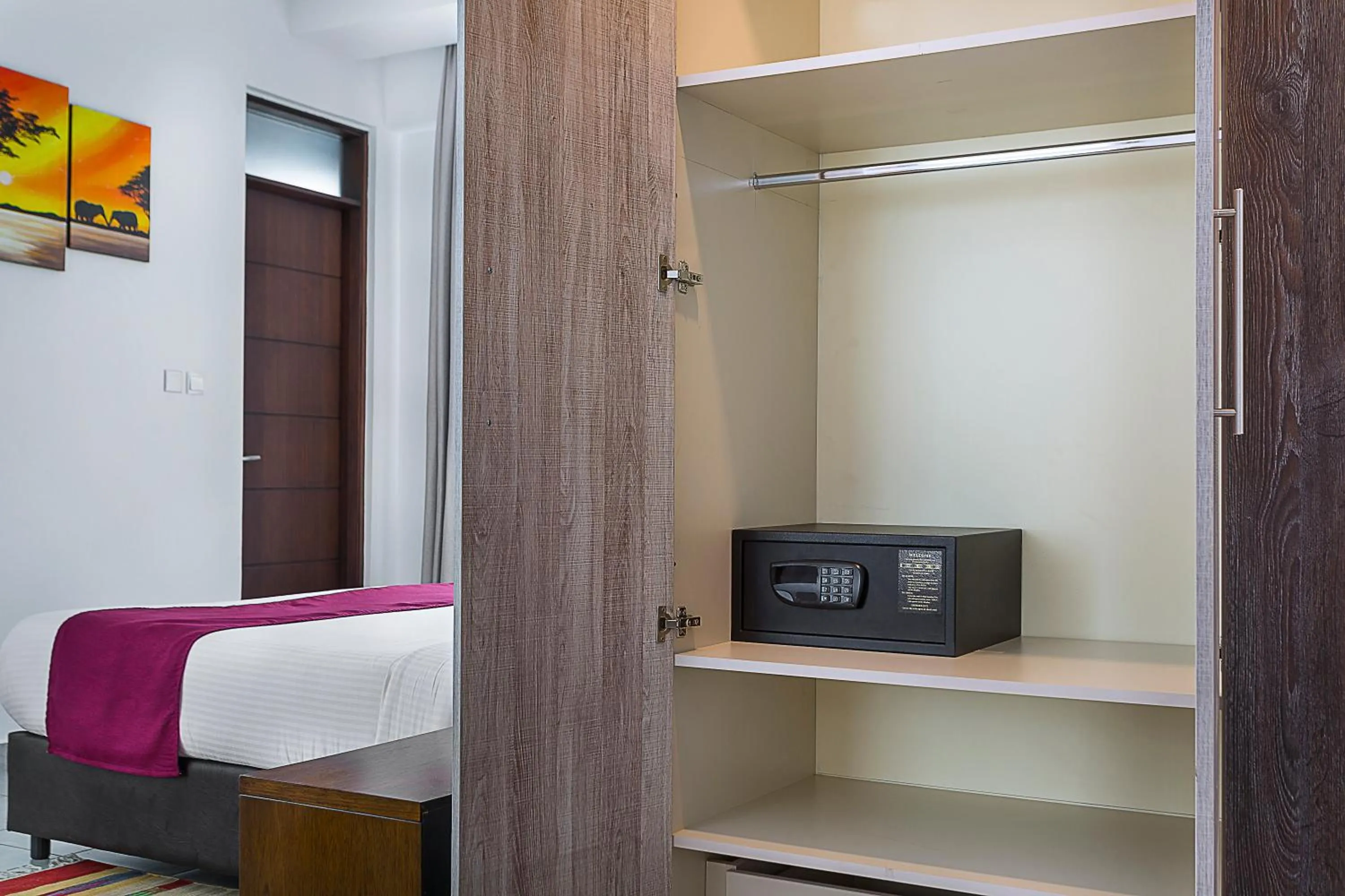 Bed in L'Aziz Suites - Near Aga Khan Hospital