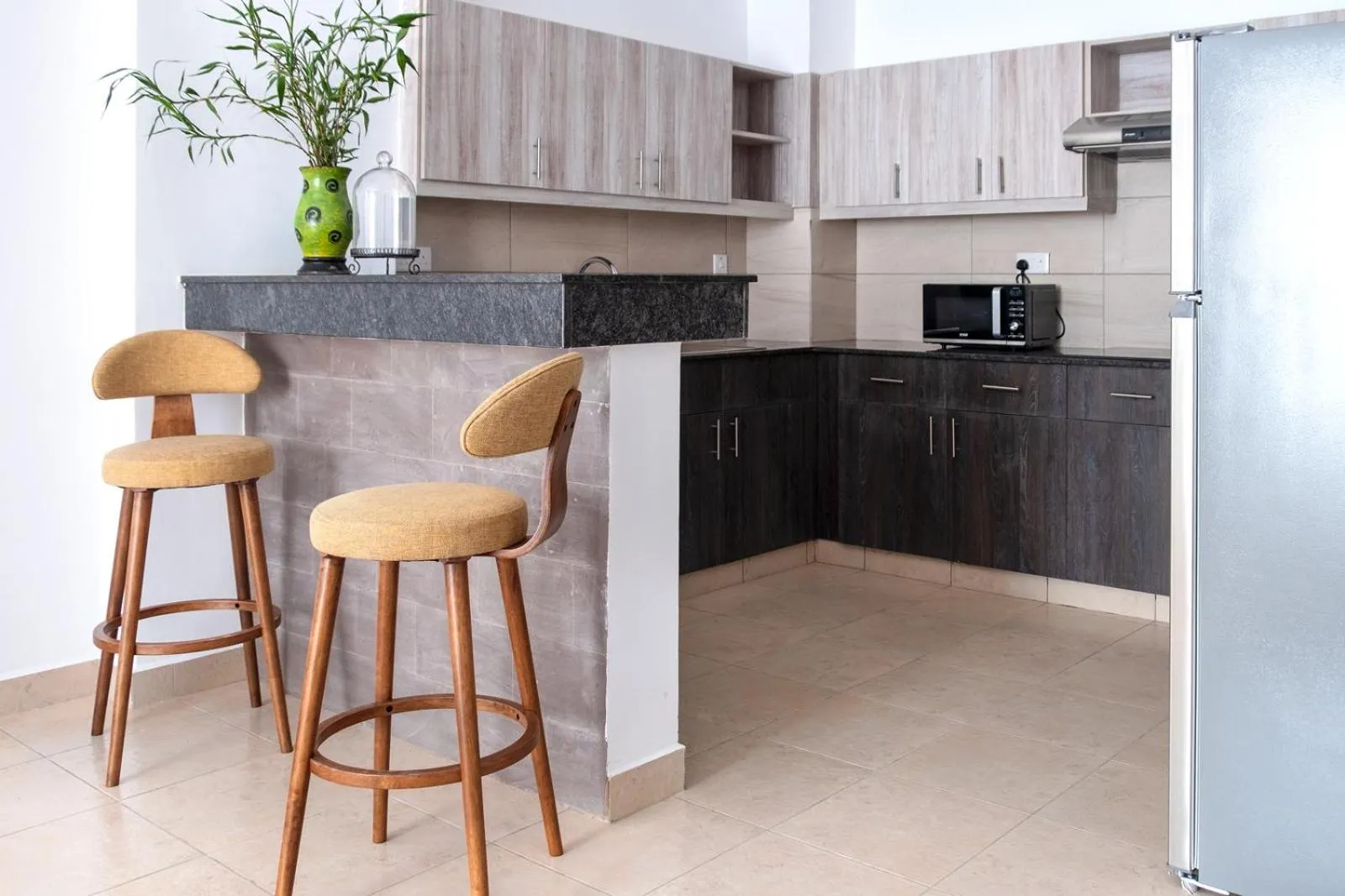 L'Aziz Suites - Near Aga Khan Hospital