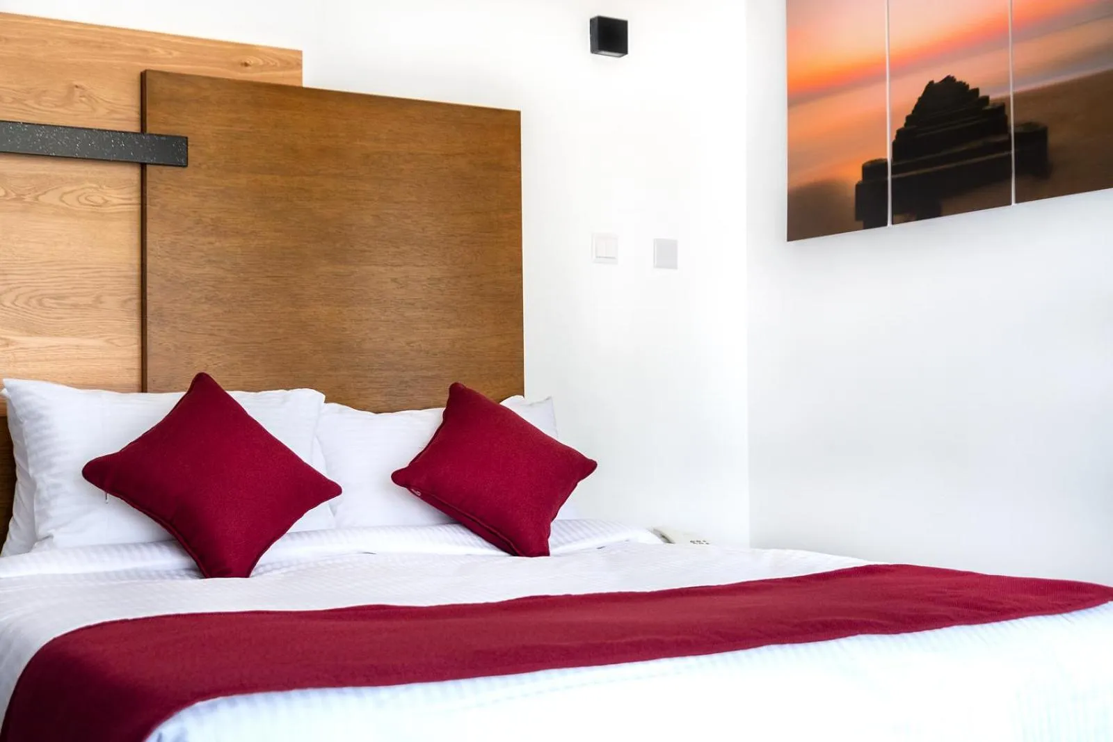 Bed in L'Aziz Suites - Near Aga Khan Hospital