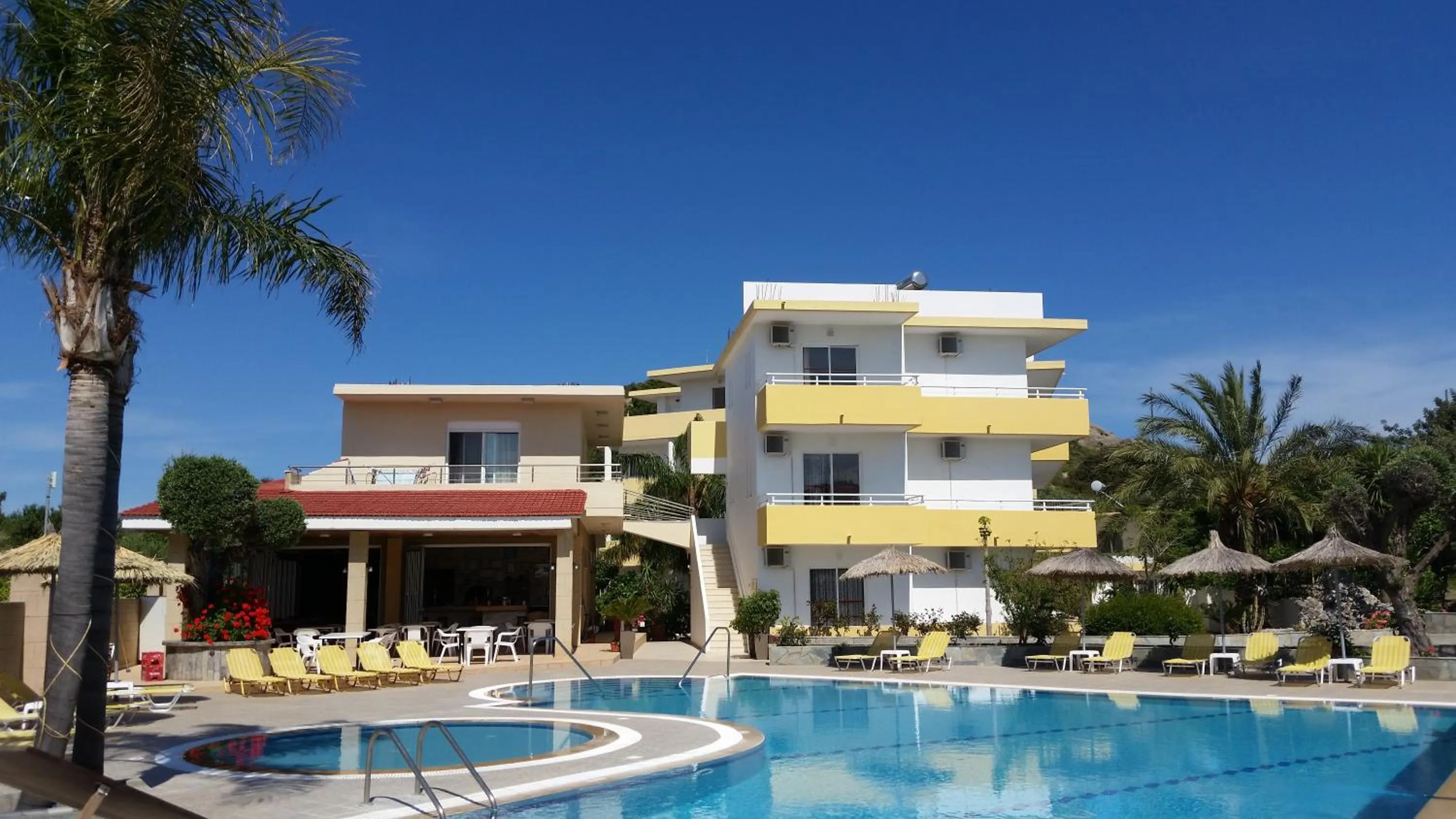 Facade/entrance in Summer Days