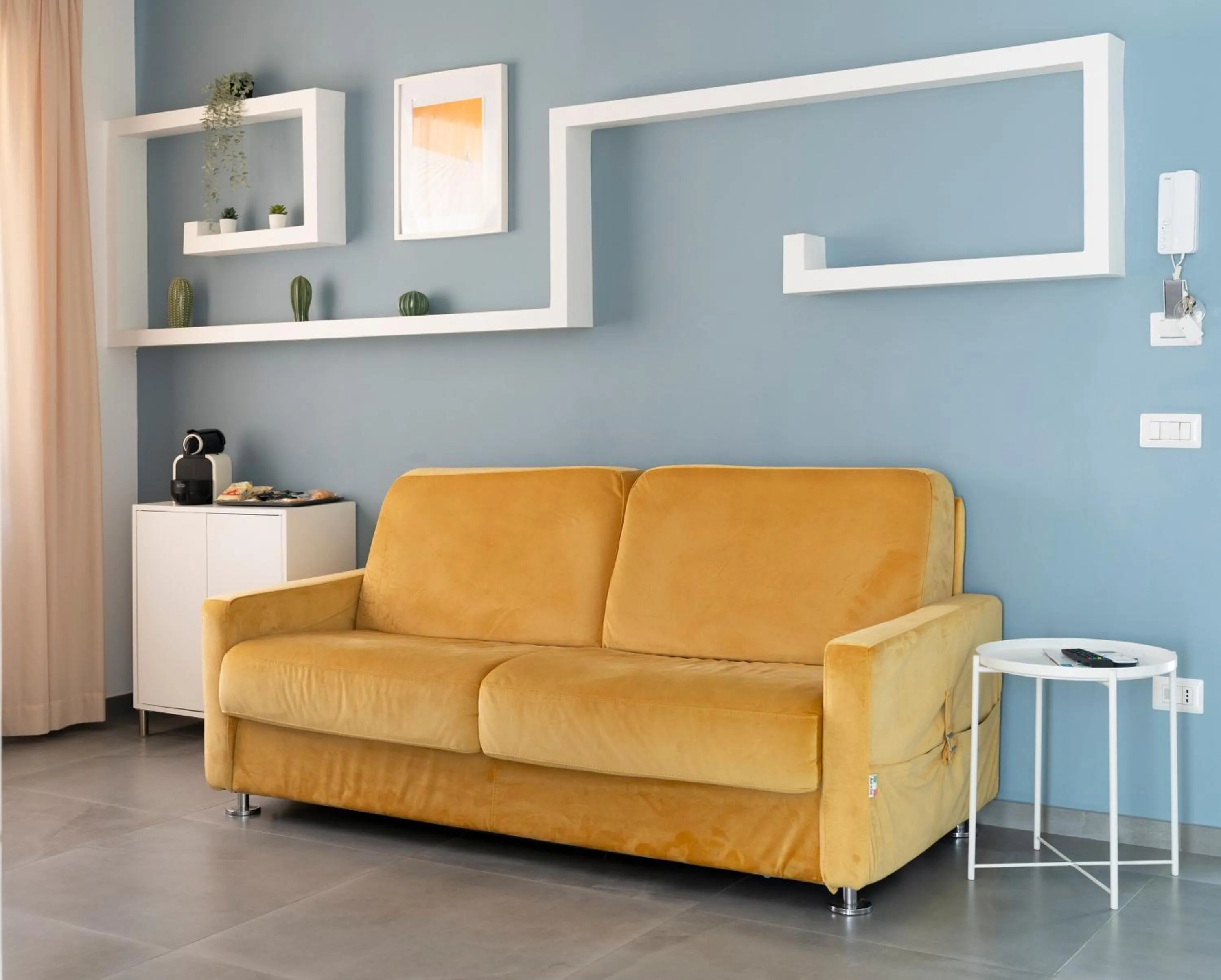 Seating area in La Via del Mare