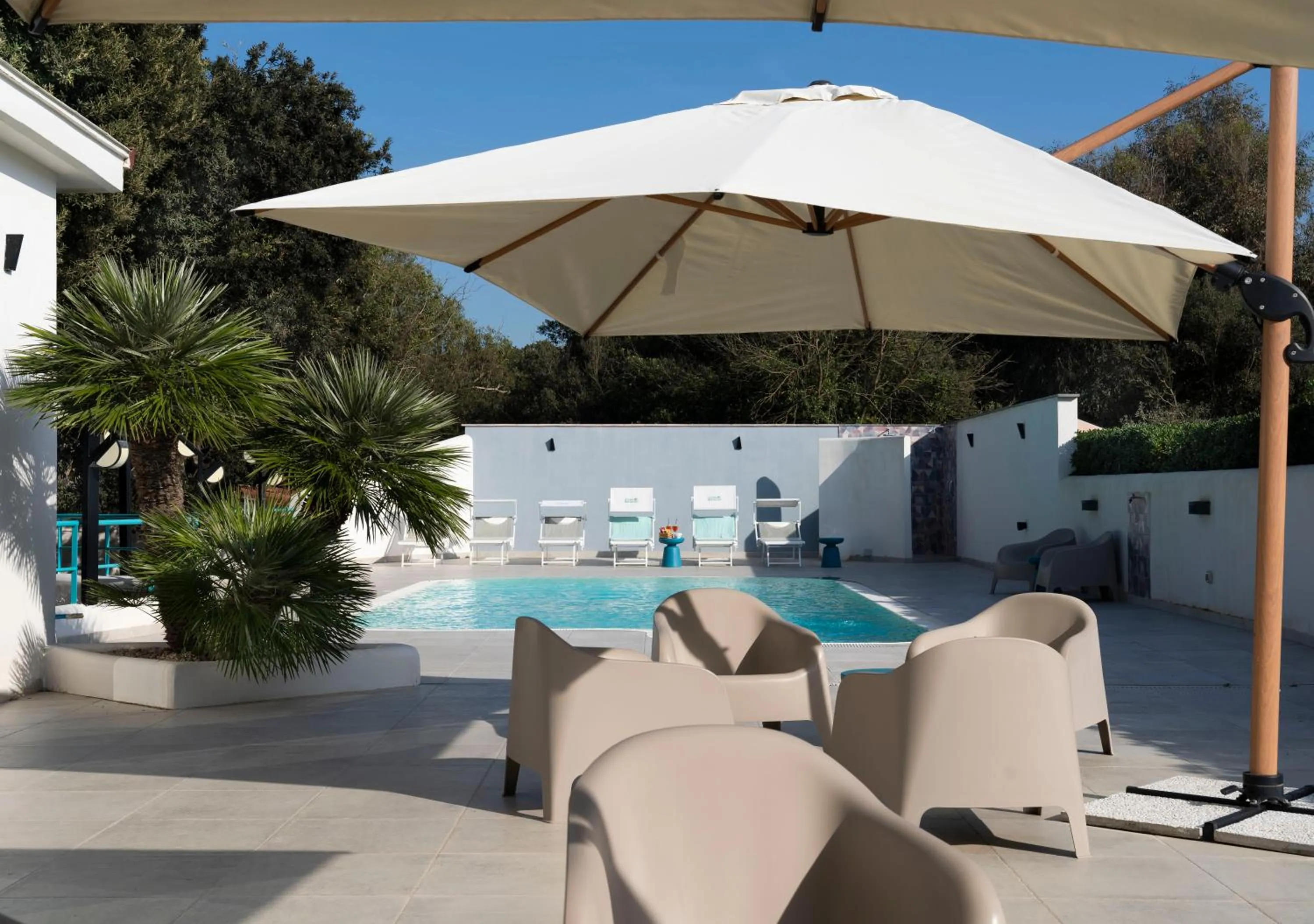 Pool view in La Via del Mare