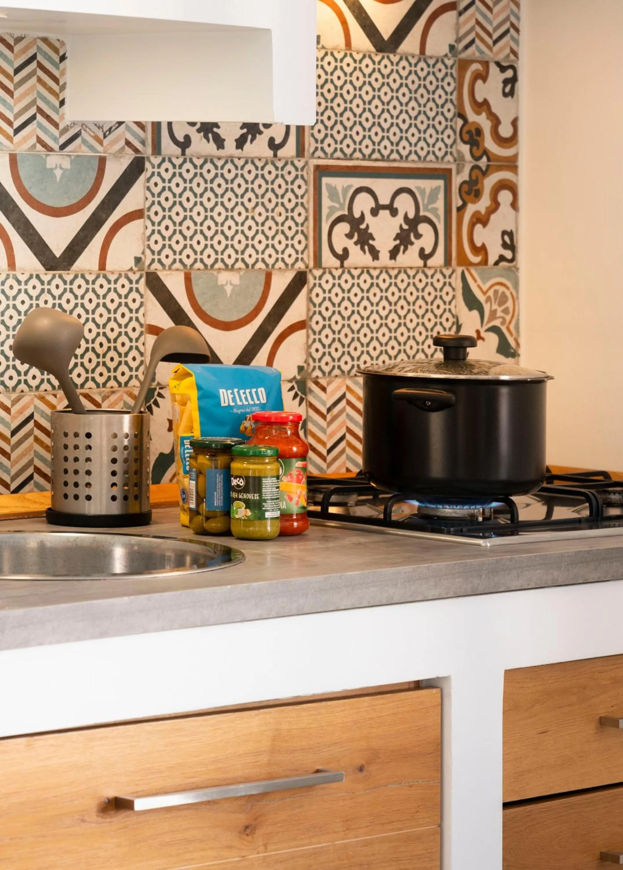 Kitchen or kitchenette in La Via del Mare