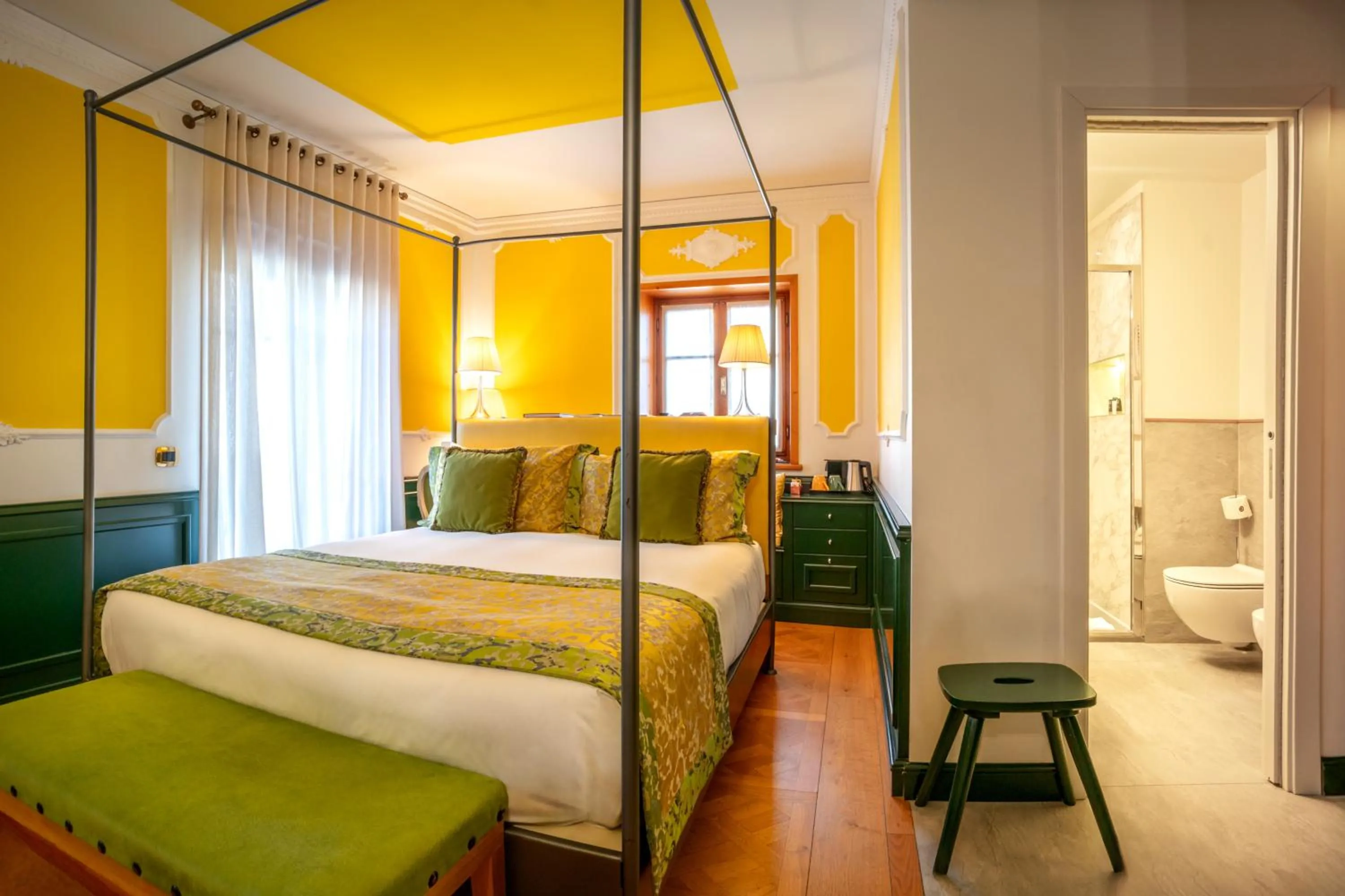 Photo of the whole room, Bed in Ambra Cortina Luxury&Fashion Hotel