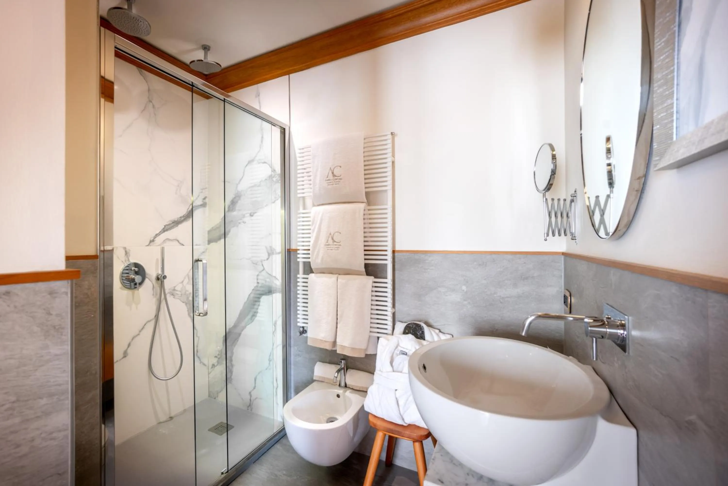 Shower in Ambra Cortina Luxury&Fashion Hotel