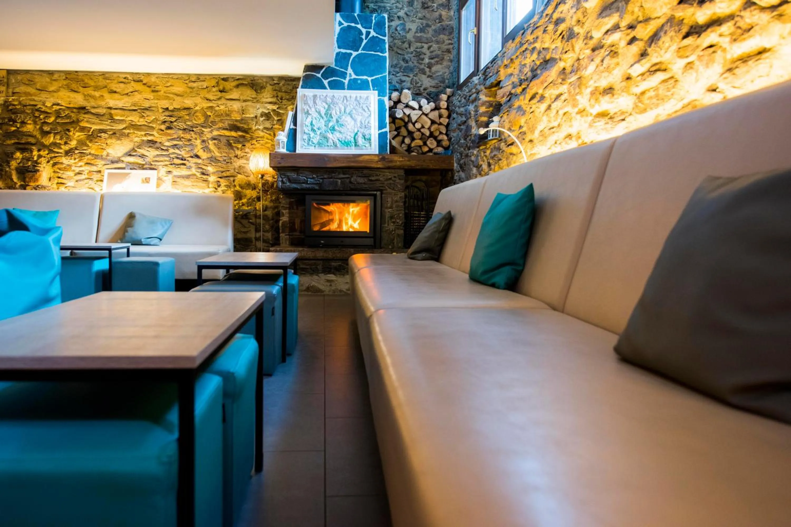 Communal lounge/ TV room in Mountain Hostel Tarter