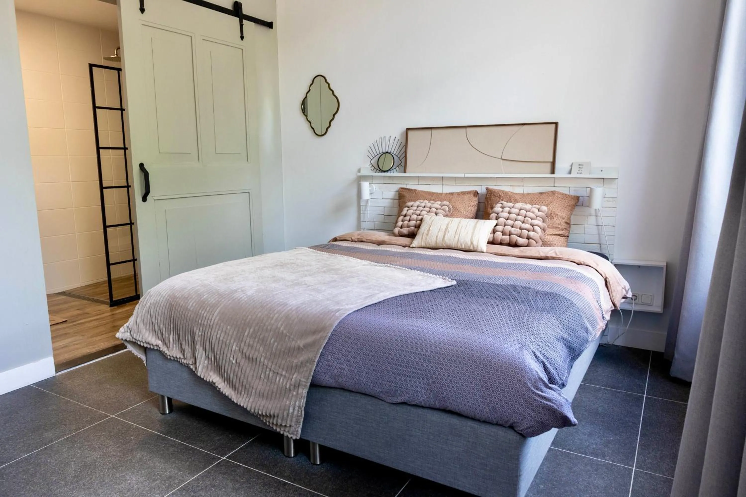 Bed in "In de Kloosterhof" Gratis privé parkeren