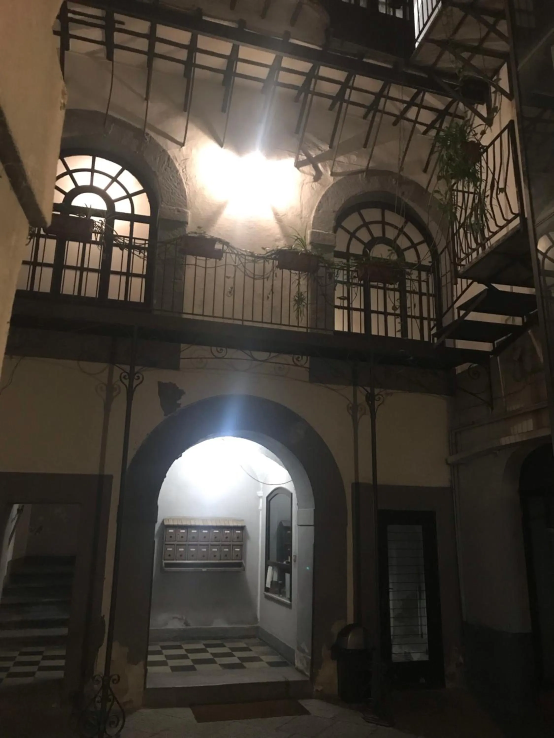 Property building in Ai Tre Mercati