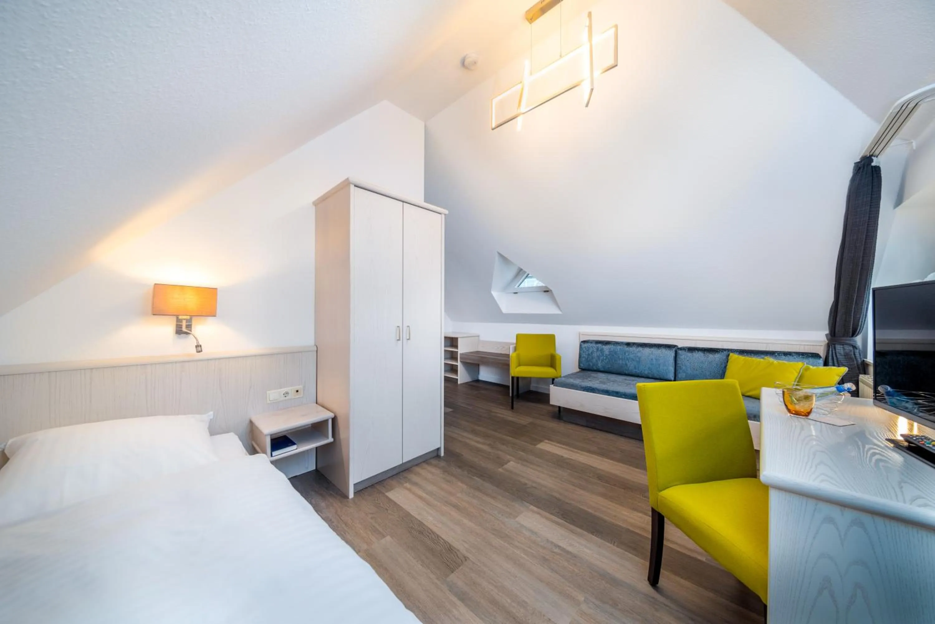 Photo of the whole room, Bed in Hotel Zur Krone