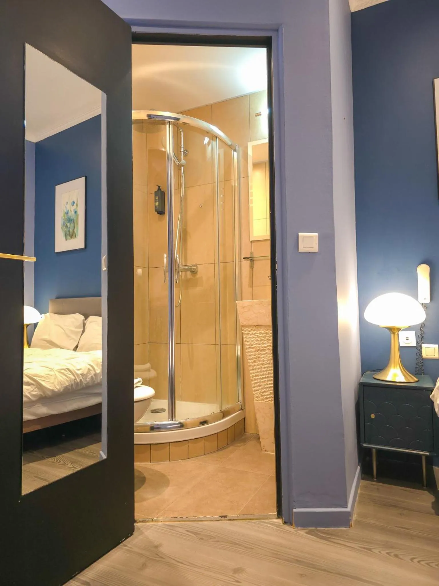 Shower, Bed in Hôtel Les Voyageurs