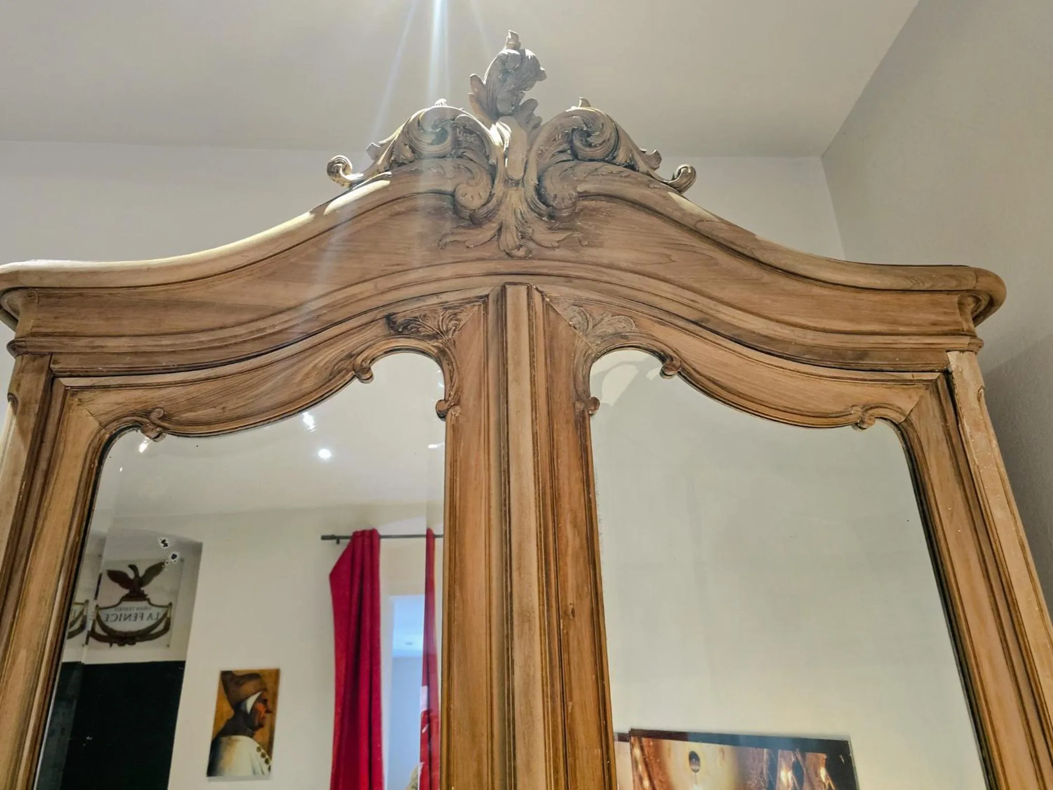 Decorative detail in Hôtel Les Voyageurs