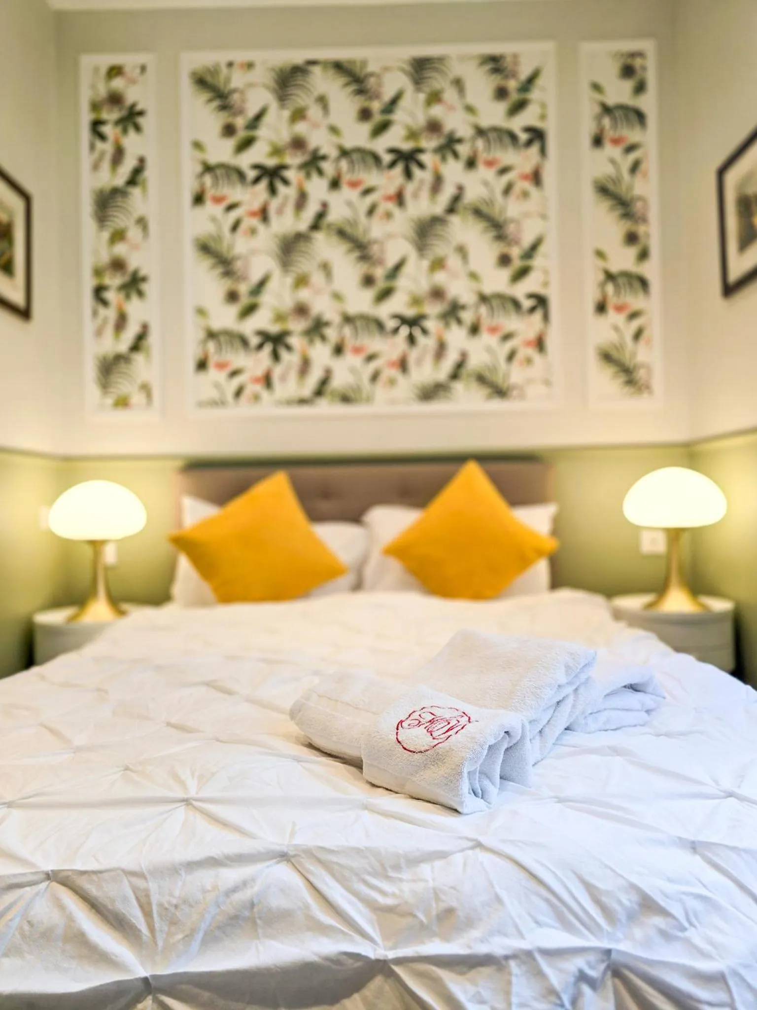 Bed in Hôtel Les Voyageurs