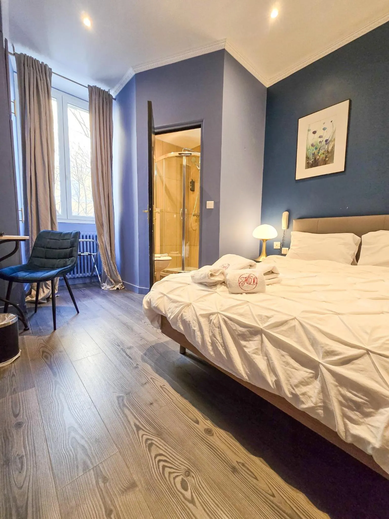 Bed in Hôtel Les Voyageurs