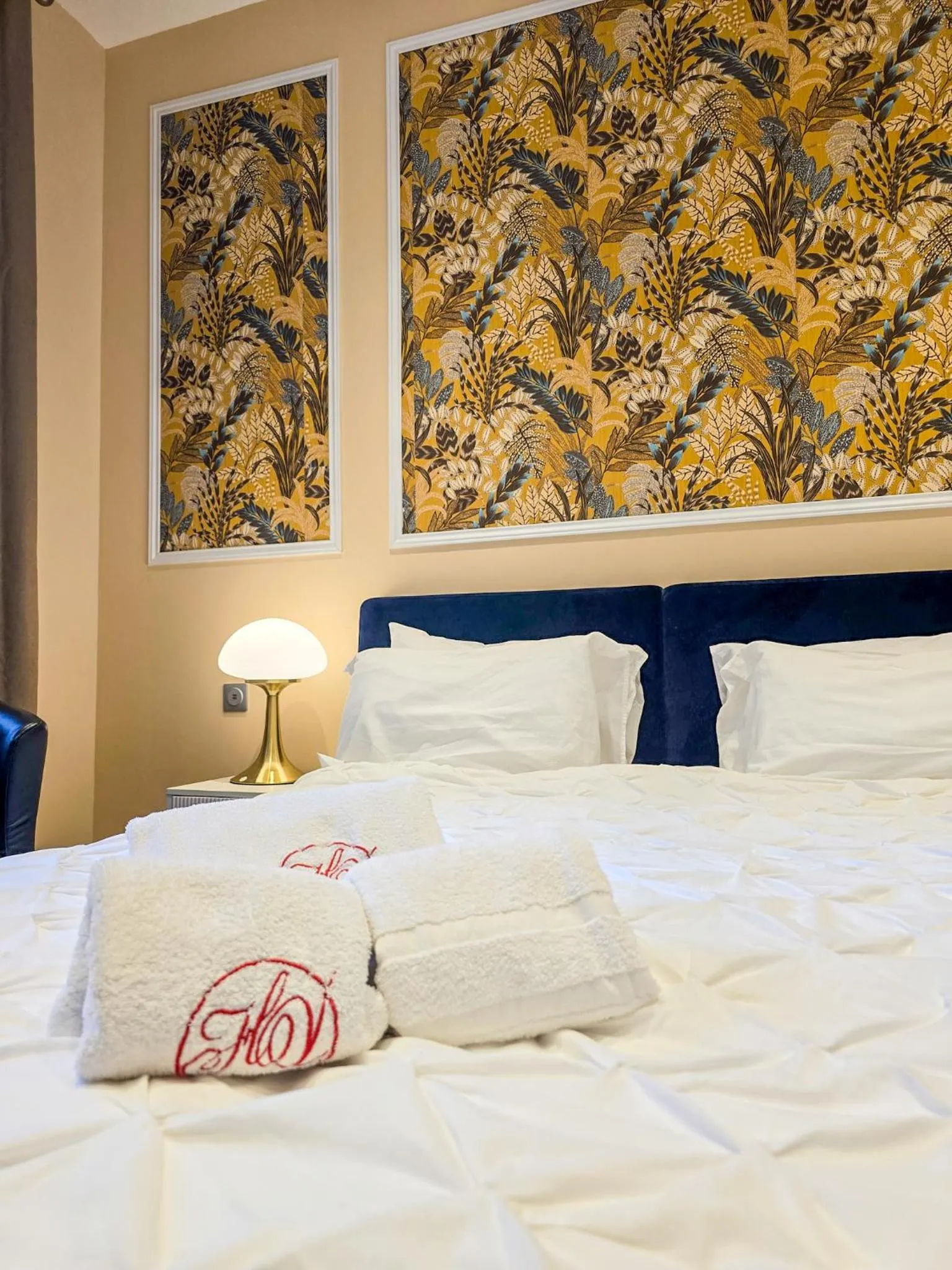 Bed in Hôtel Les Voyageurs