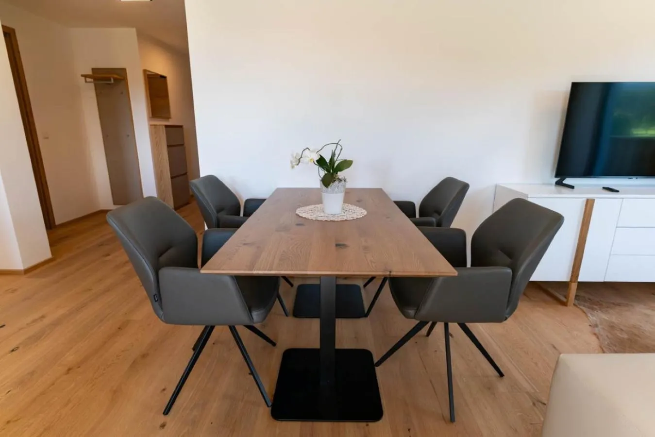 Dining area in Waldrand Apartments
