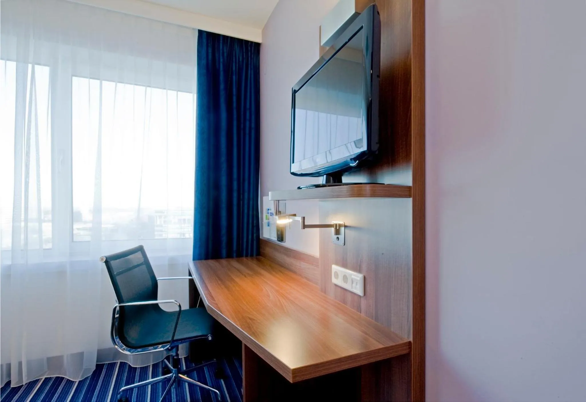 Photo of the whole room in Holiday Inn Express The Hague - Parliament by IHG