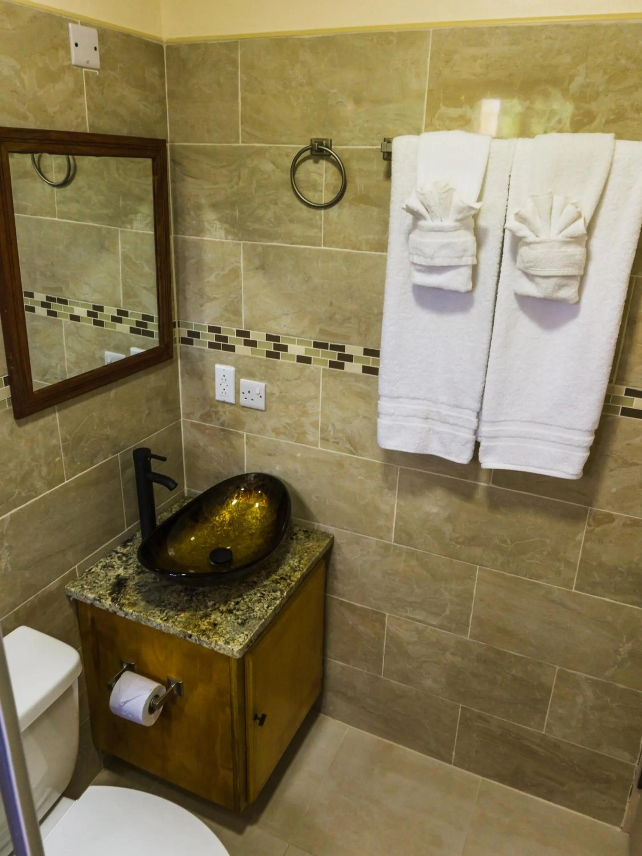 Queen Studio - Disability Access in Calliandras Apartment Complex