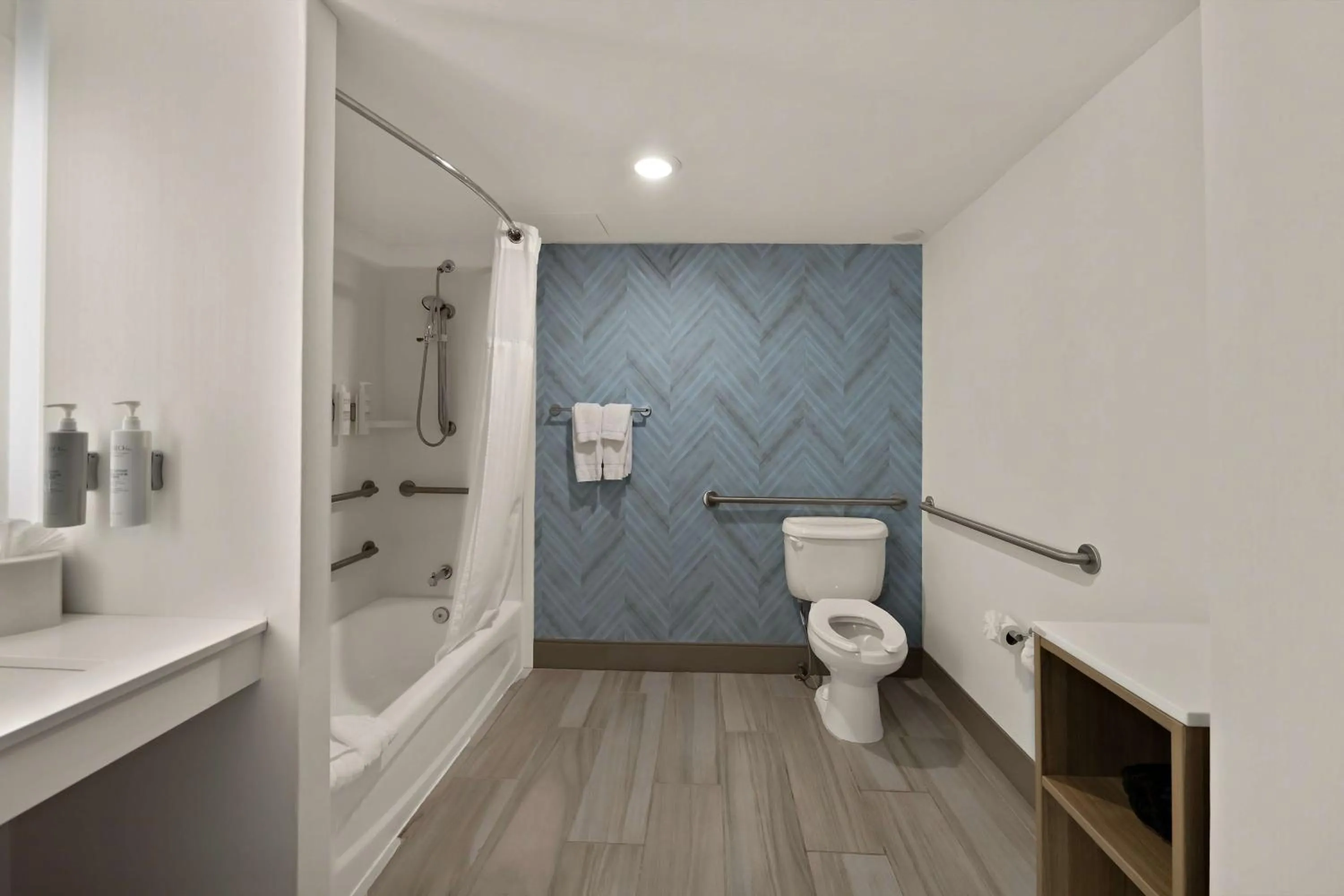 Bathroom in Hilton Garden Inn Williamsburg