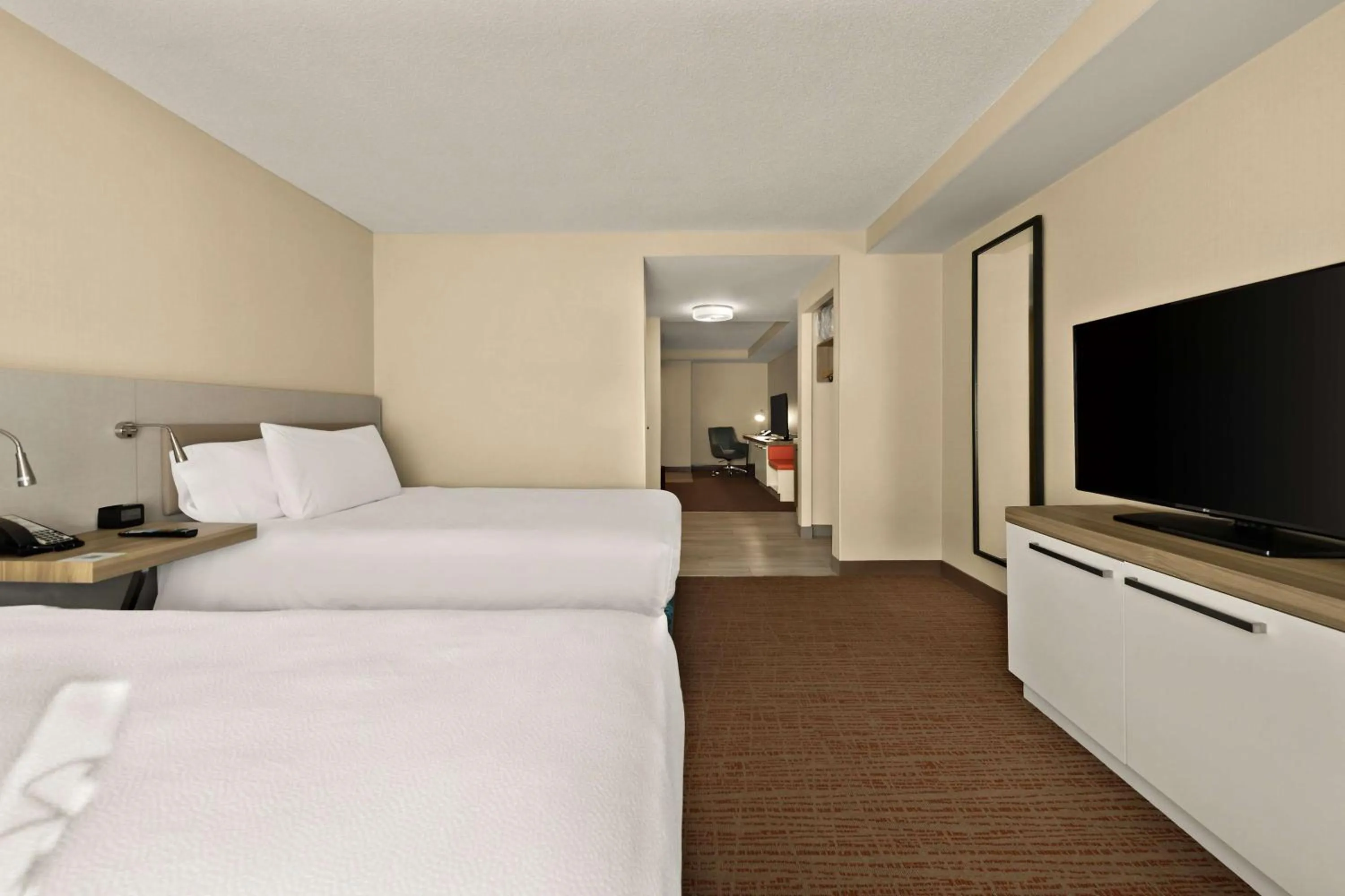 Bed in Hilton Garden Inn Williamsburg