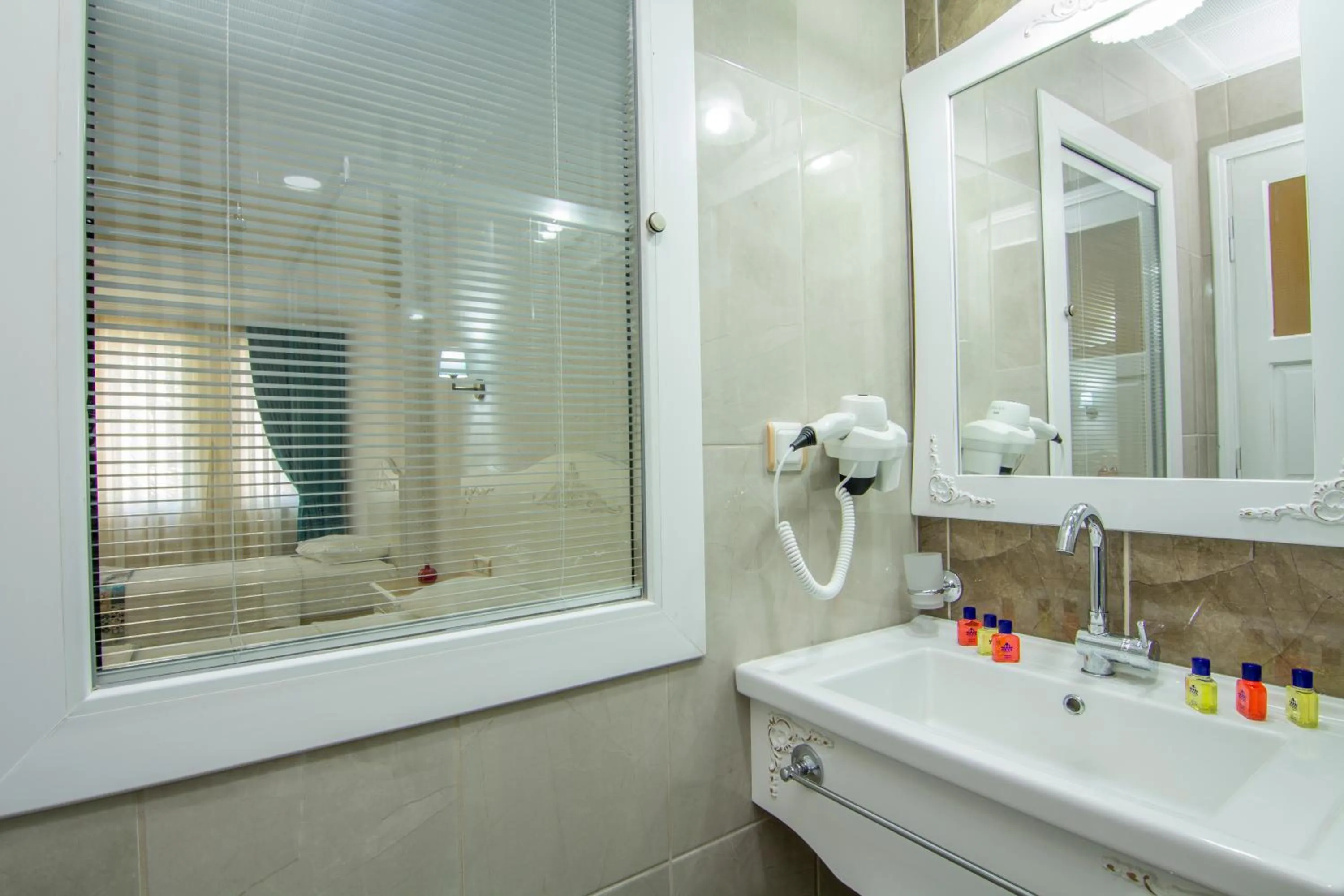 Shower in Hotel Karbel Sun