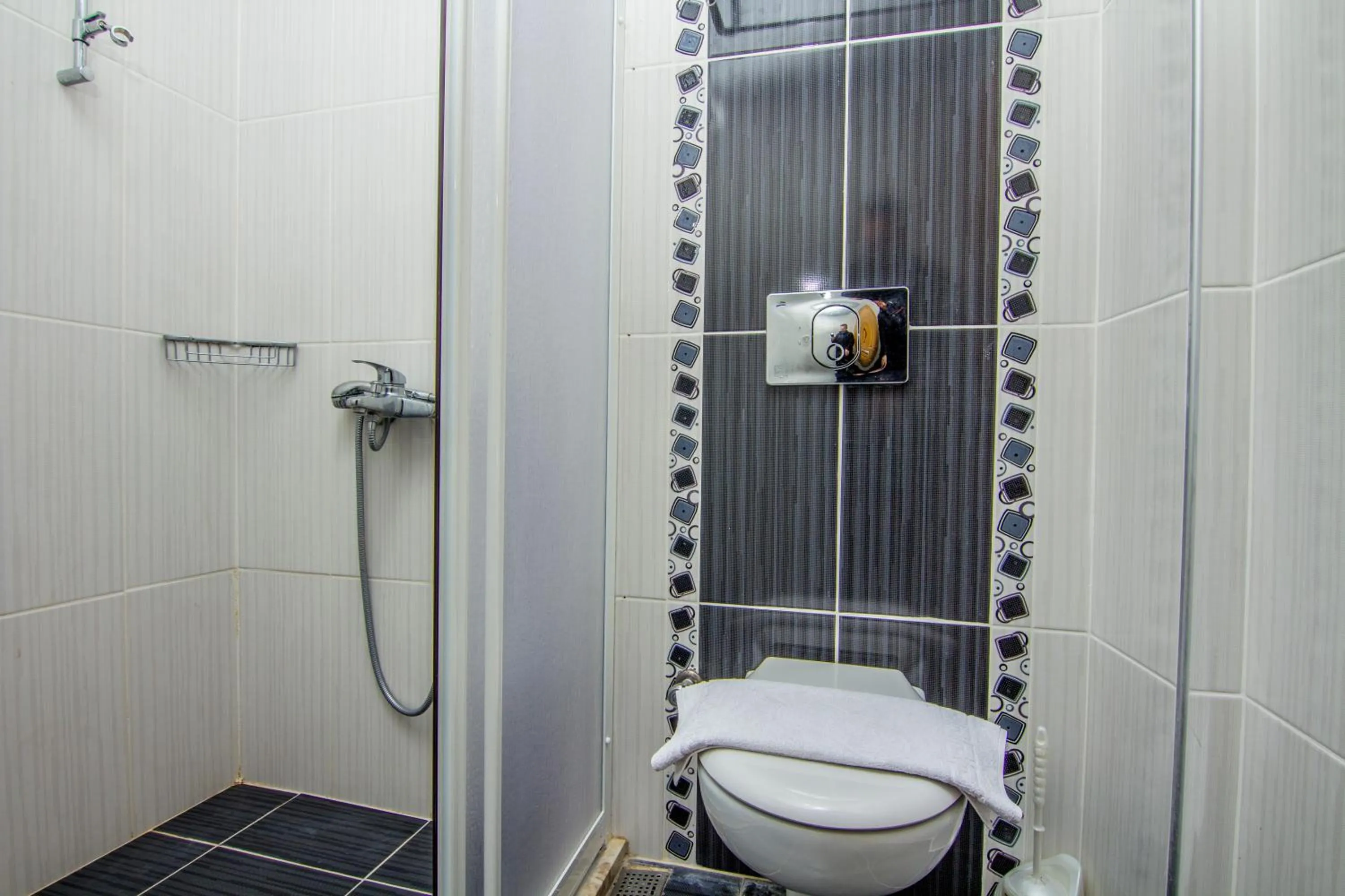 Toilet in Hotel Karbel Sun