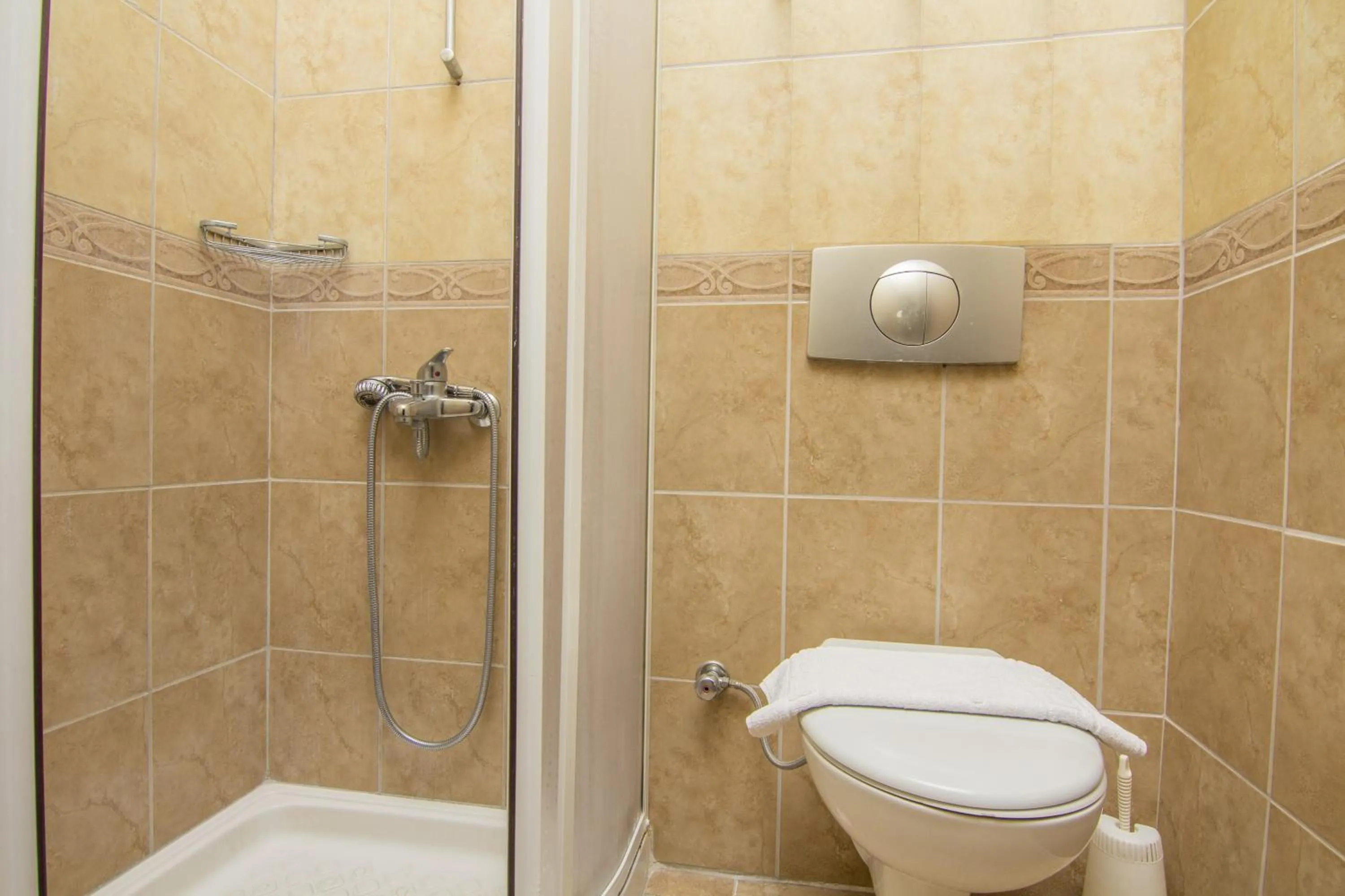 Shower in Hotel Karbel Sun