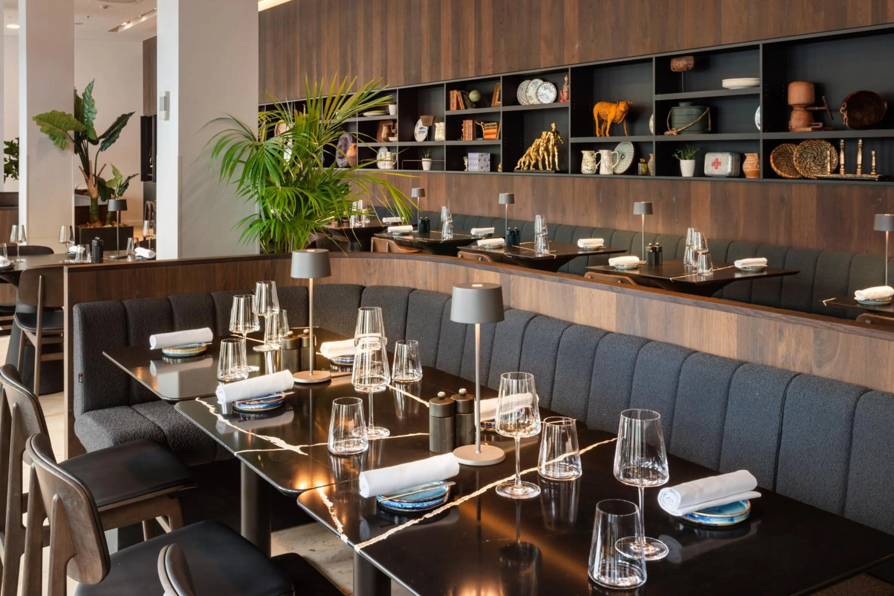 Restaurant/places to eat in Melia Luxembourg