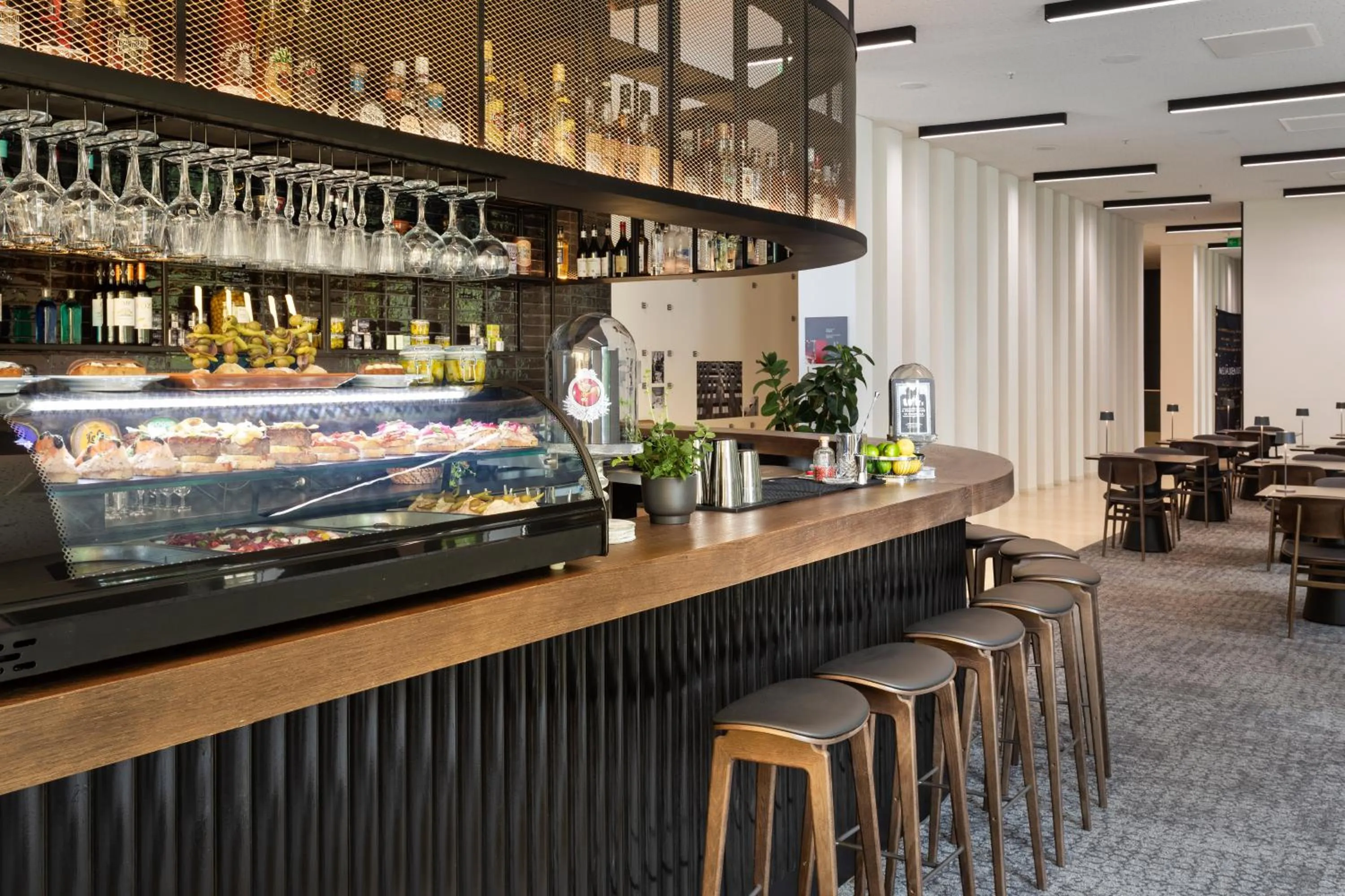 Restaurant/places to eat in Melia Luxembourg