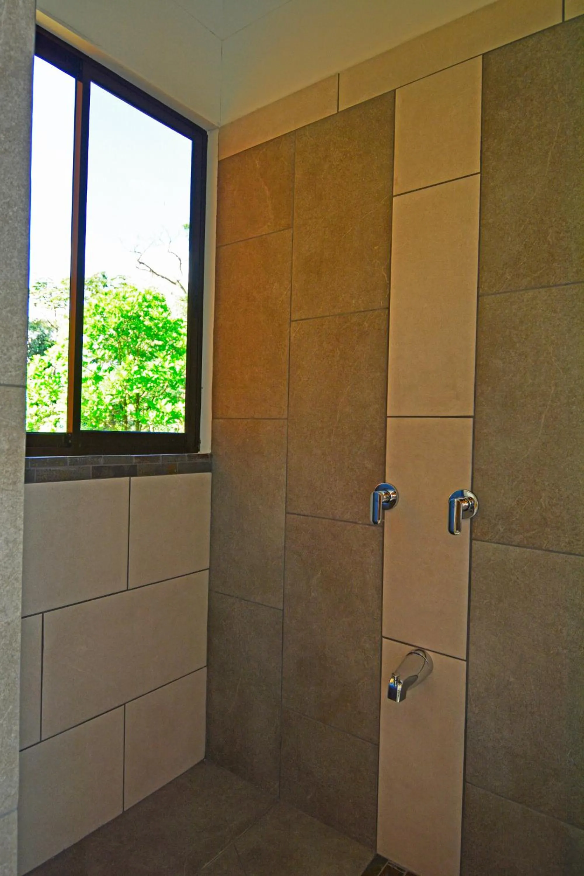 Shower in Aves de Tierras Altas