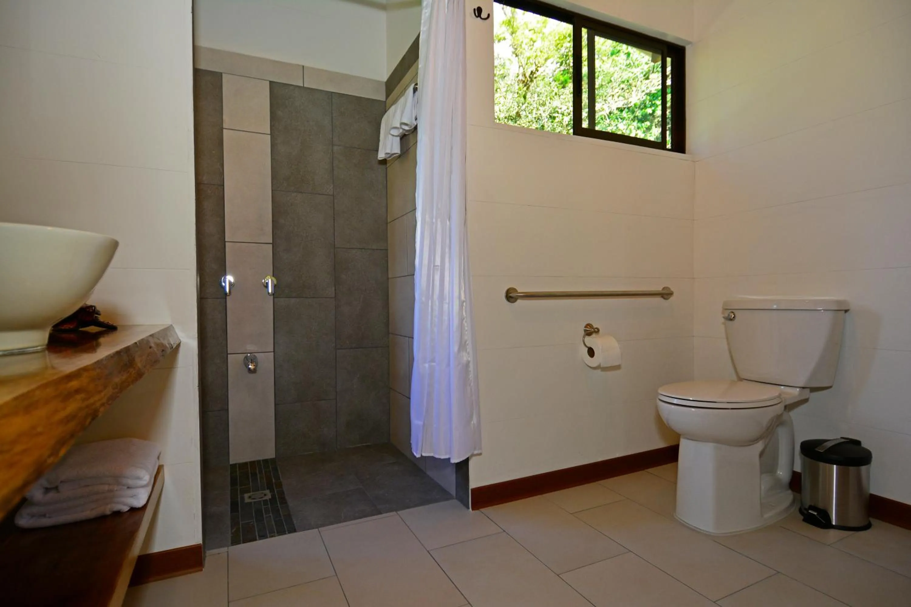Shower in Aves de Tierras Altas